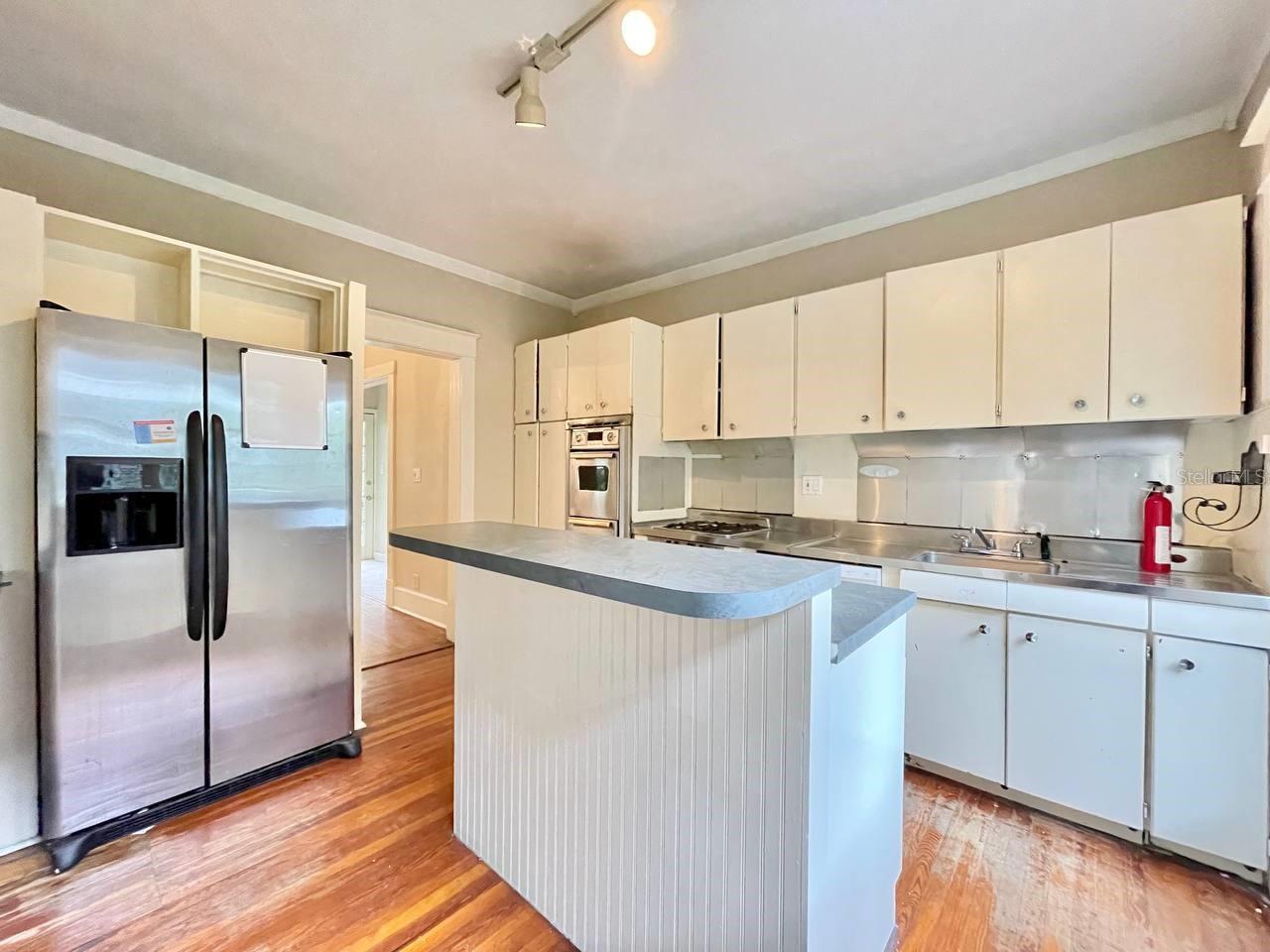 557 6TH AVE N, ST PETERSBURG, FL, 33701