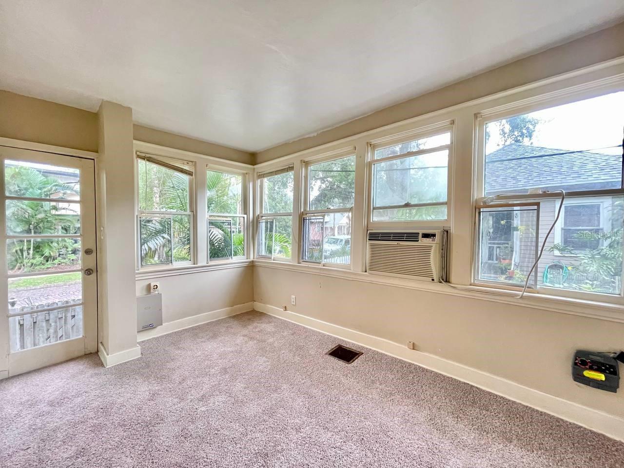 557 6TH AVE N, ST PETERSBURG, FL, 33701