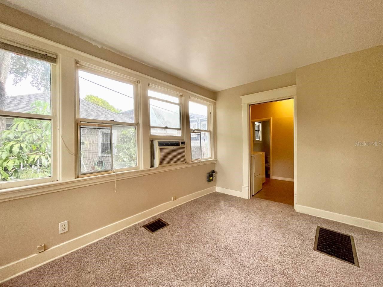 557 6TH AVE N, ST PETERSBURG, FL, 33701