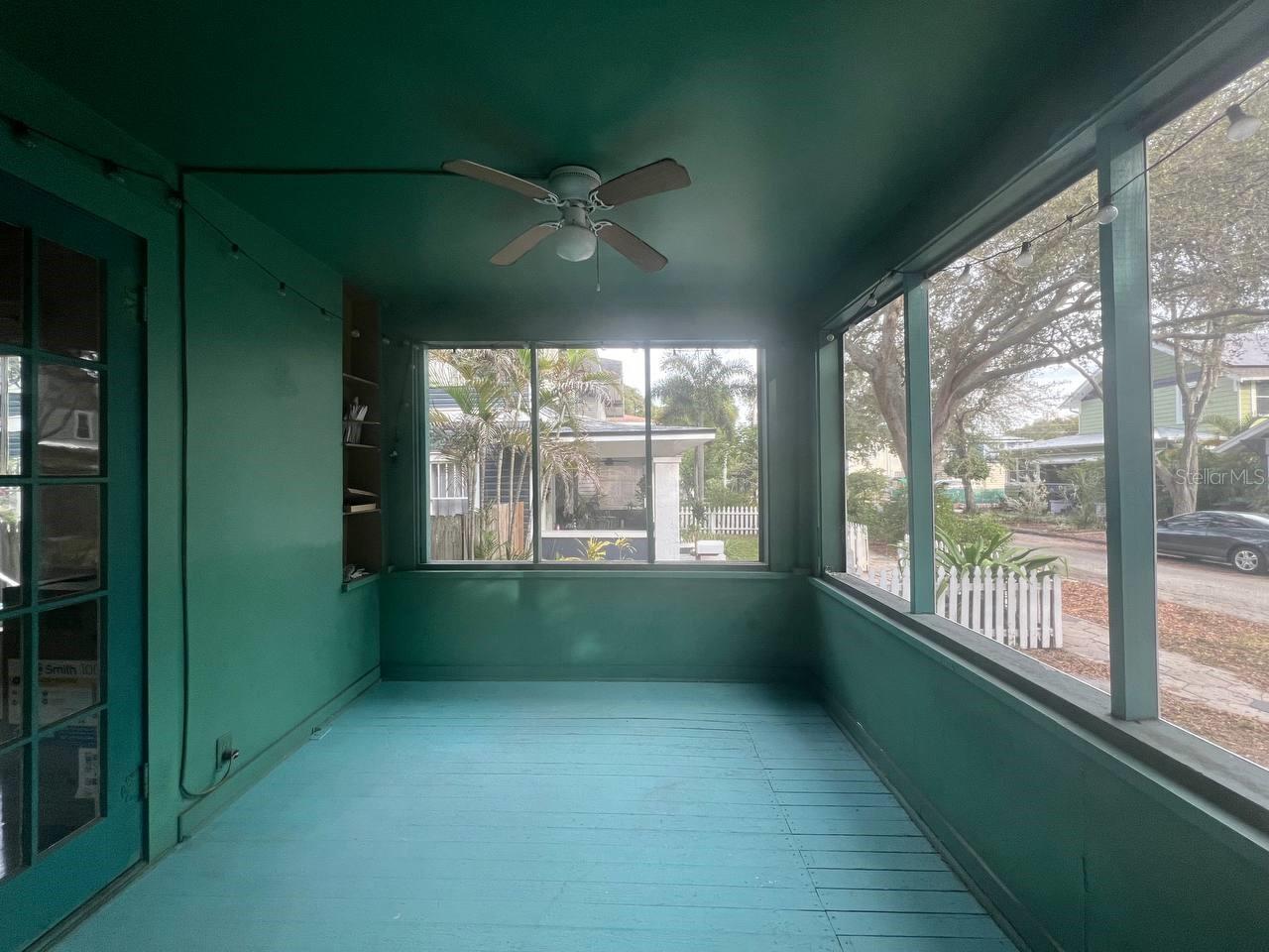 557 6TH AVE N, ST PETERSBURG, FL, 33701