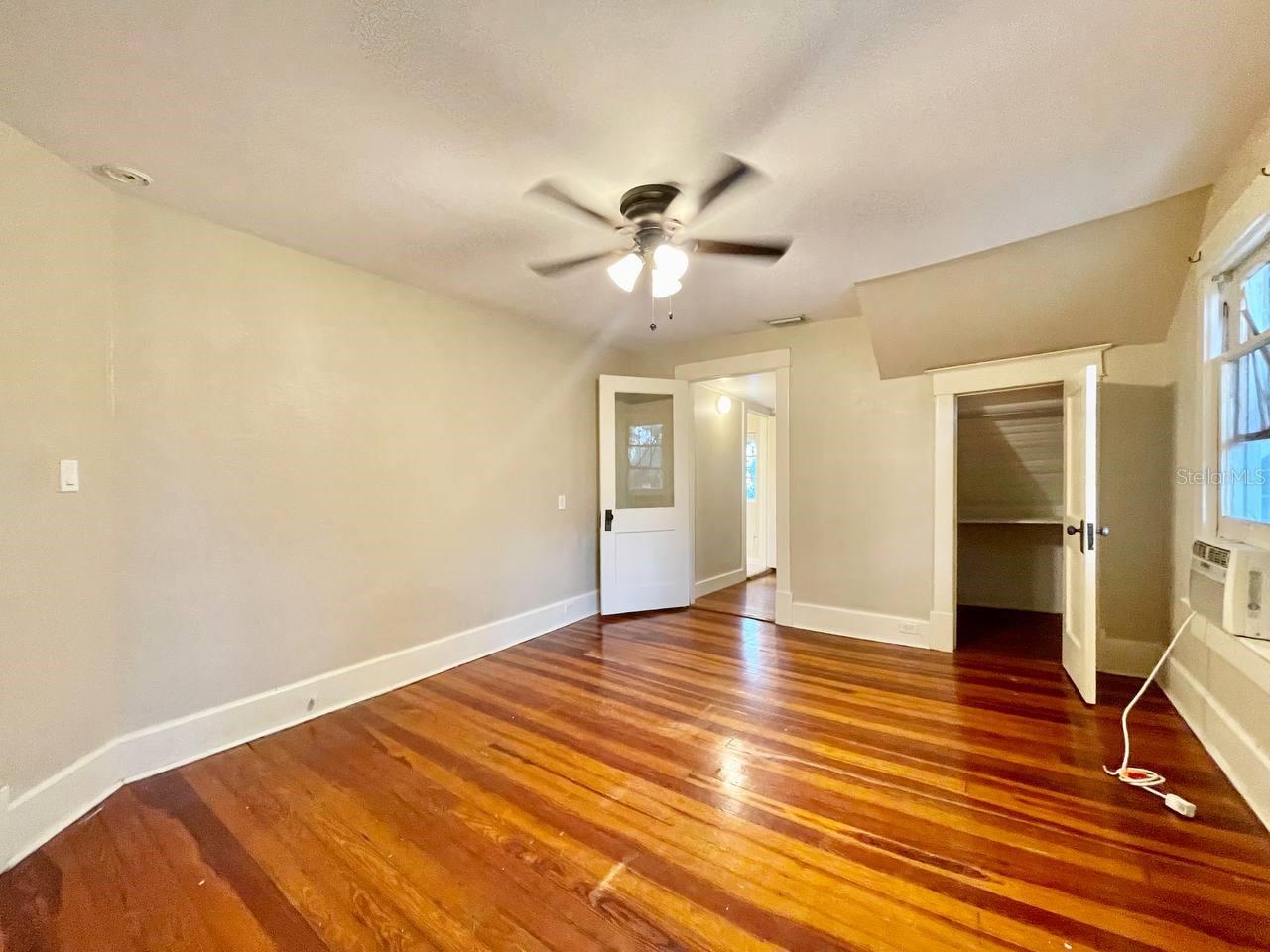 557 6TH AVE N, ST PETERSBURG, FL, 33701