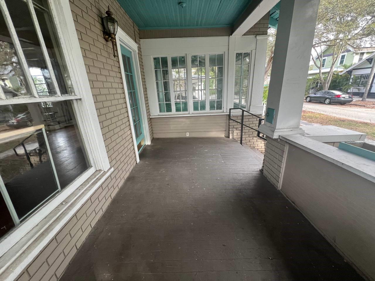 557 6TH AVE N, ST PETERSBURG, FL, 33701