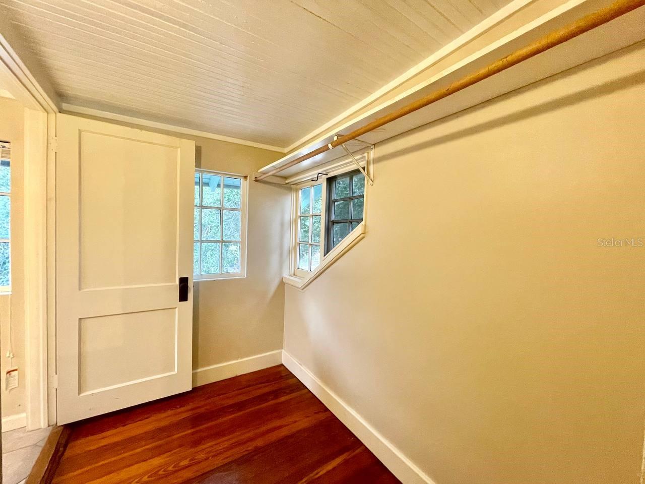 557 6TH AVE N, ST PETERSBURG, FL, 33701