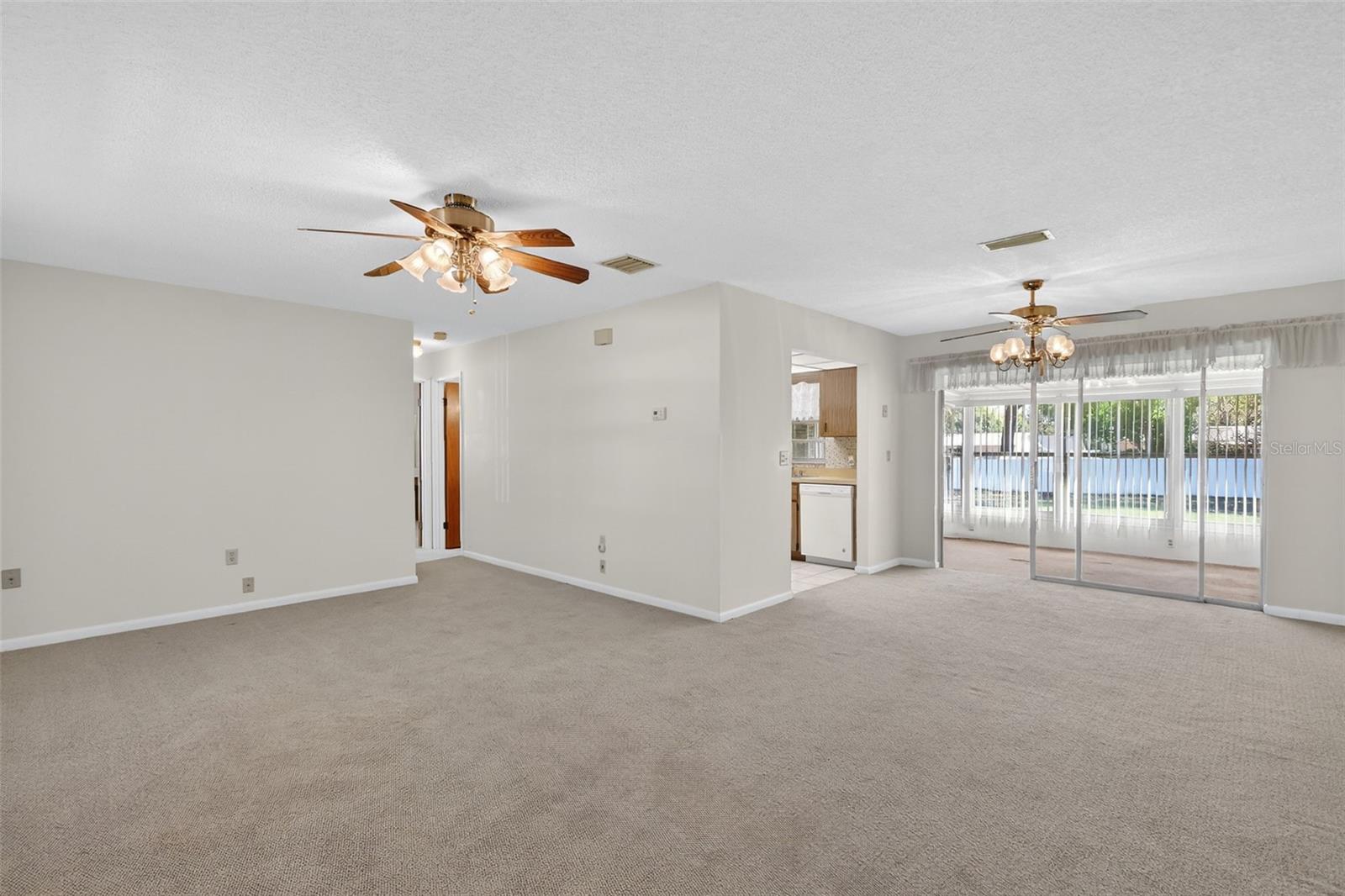 623 THIRD AVE, LADY LAKE, FL, 32159