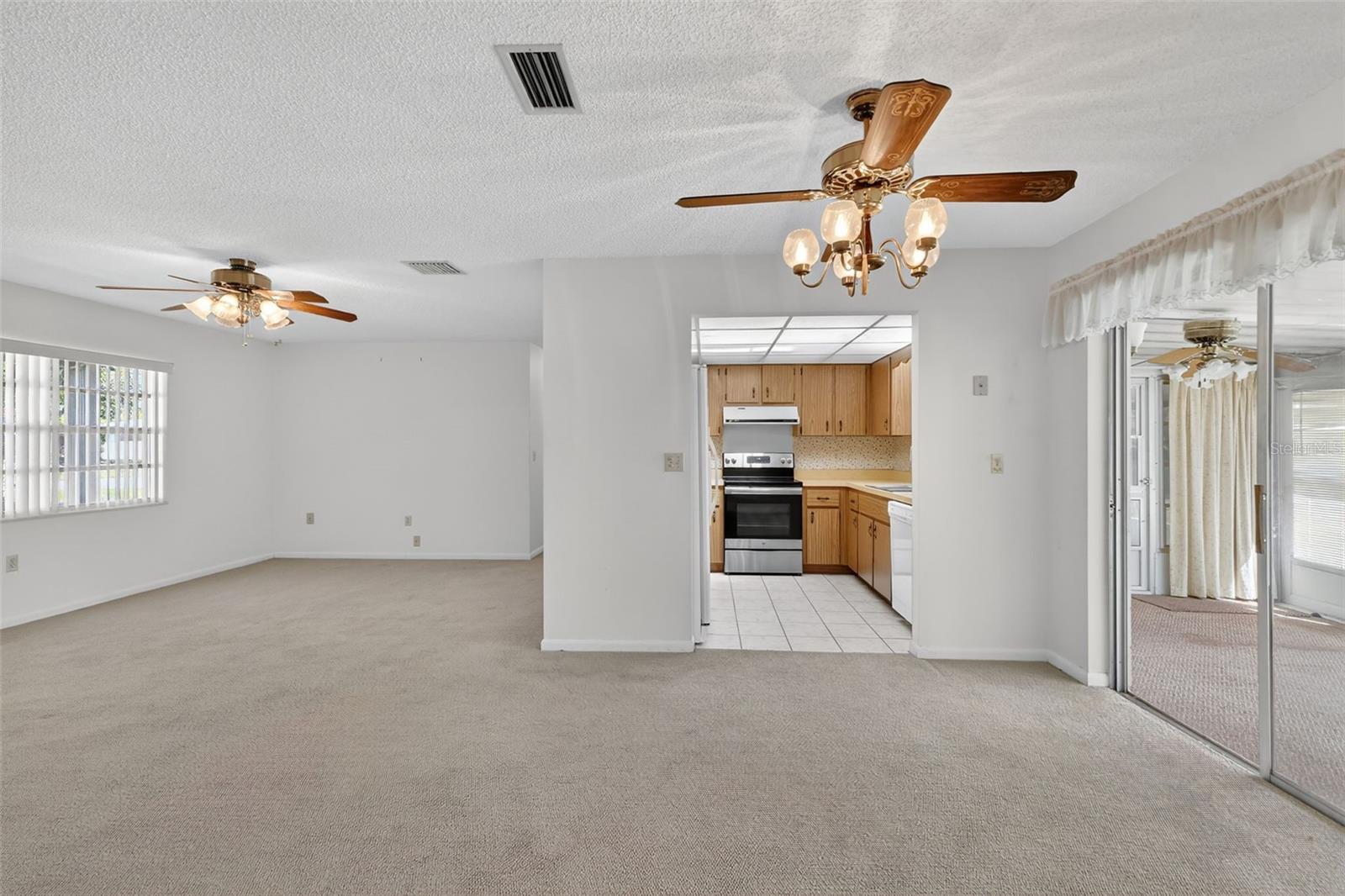 623 THIRD AVE, LADY LAKE, FL, 32159