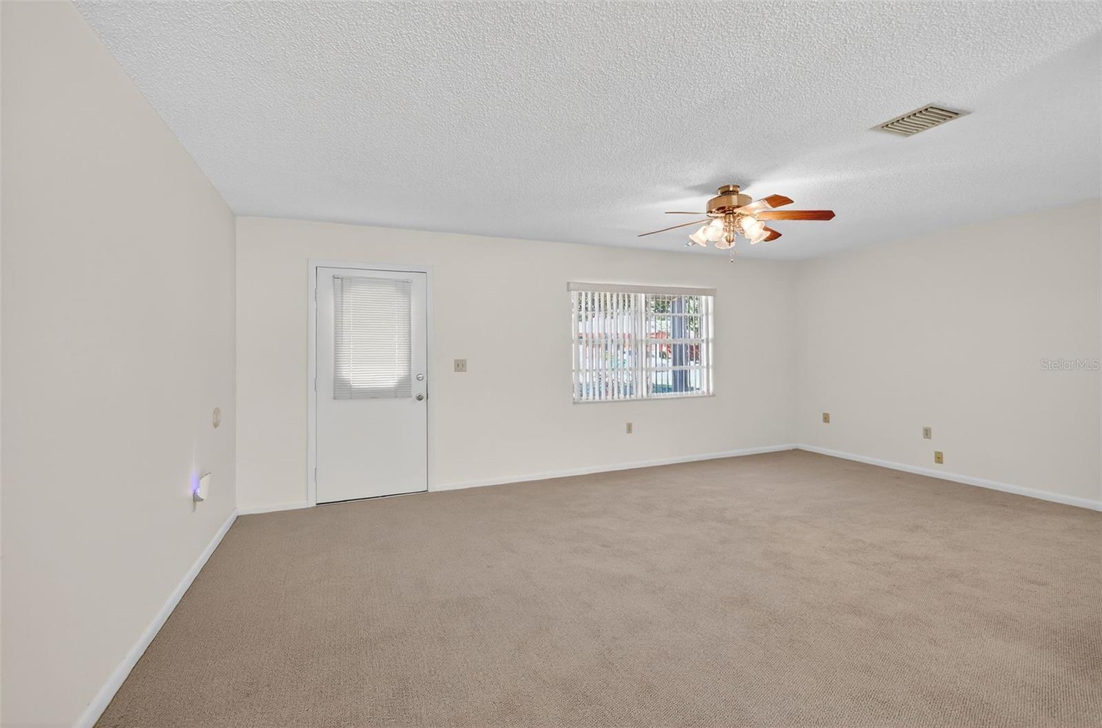 623 THIRD AVE, LADY LAKE, FL, 32159