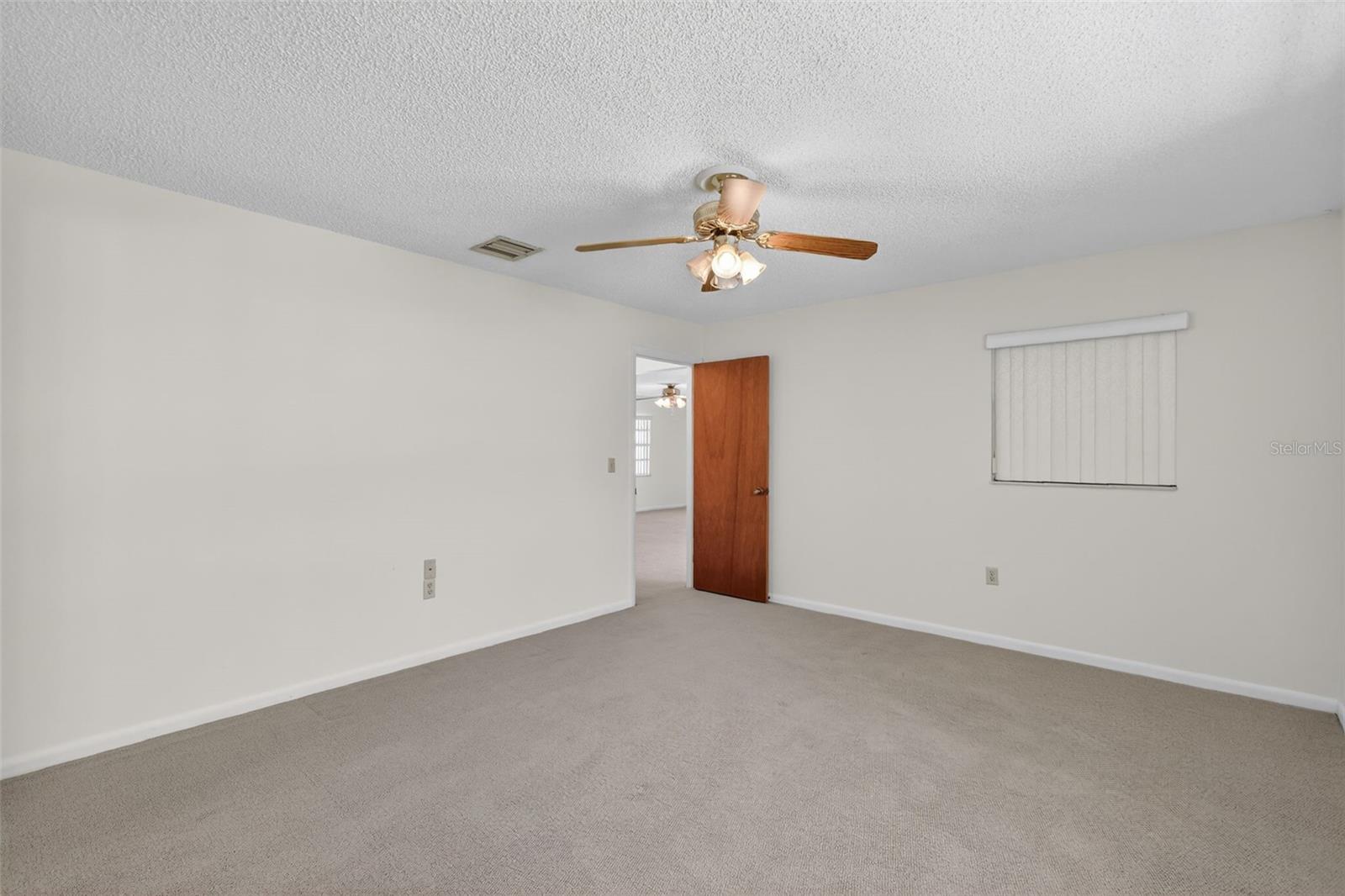 623 THIRD AVE, LADY LAKE, FL, 32159