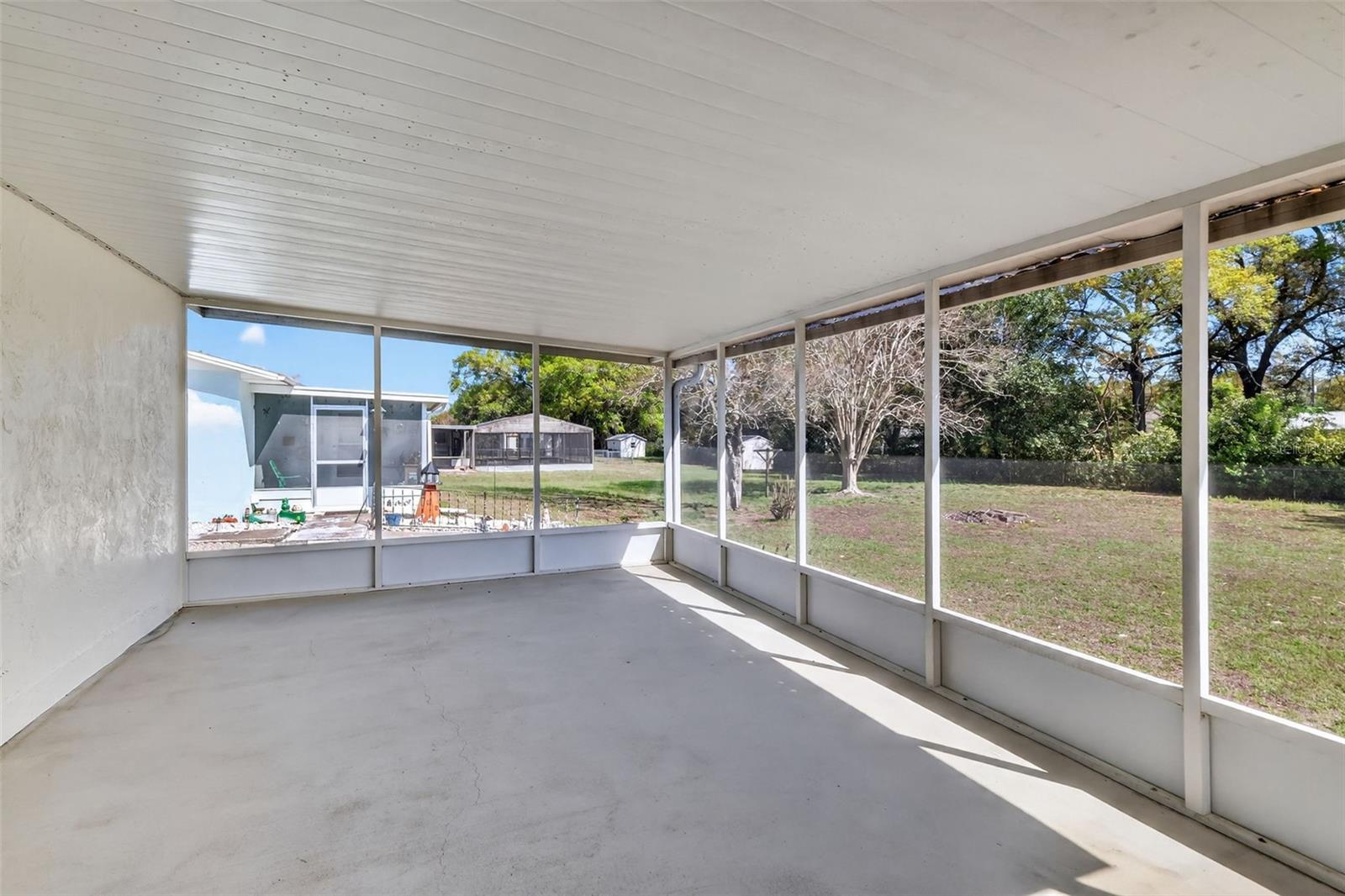 623 THIRD AVE, LADY LAKE, FL, 32159