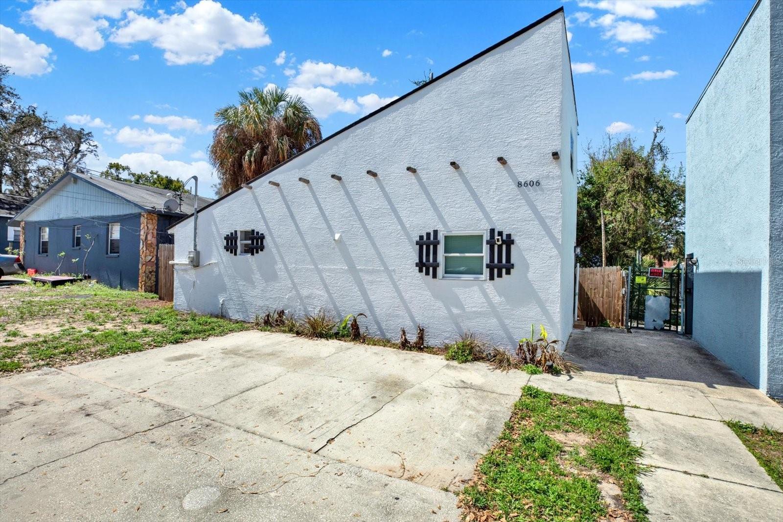 8606 N SEMMES ST #A, TAMPA, FL, 33604