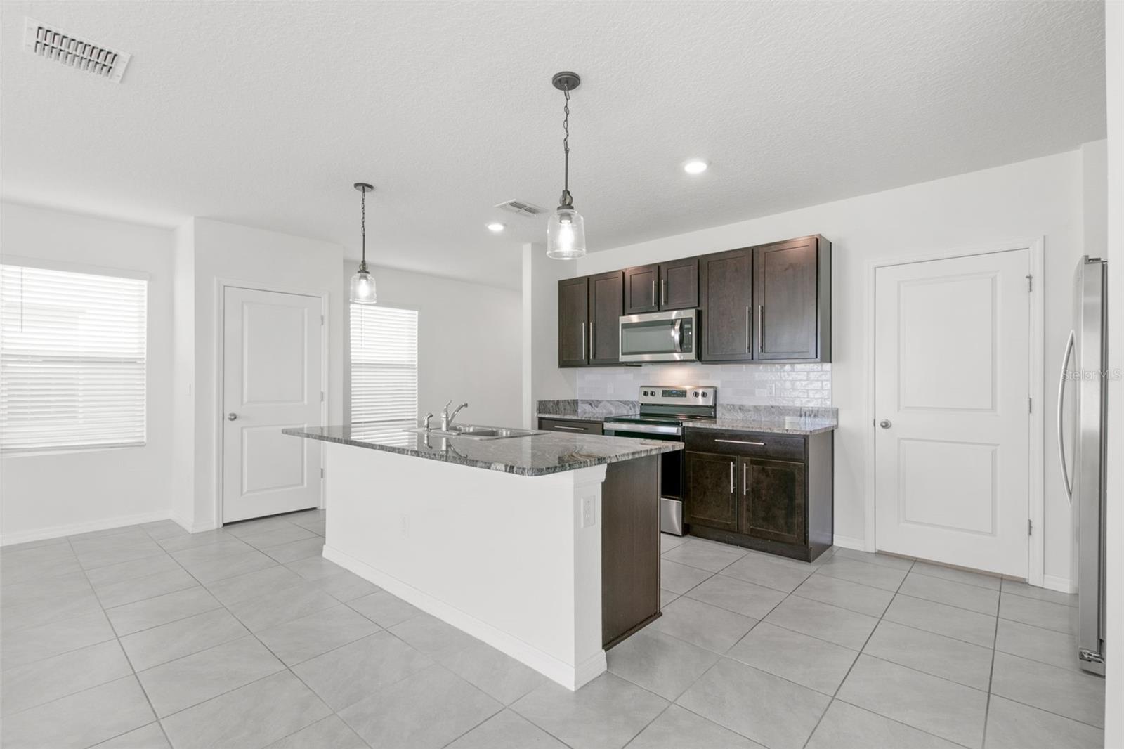 5495 WARRINGTON TOWN PATH, WESLEY CHAPEL, FL, 33545