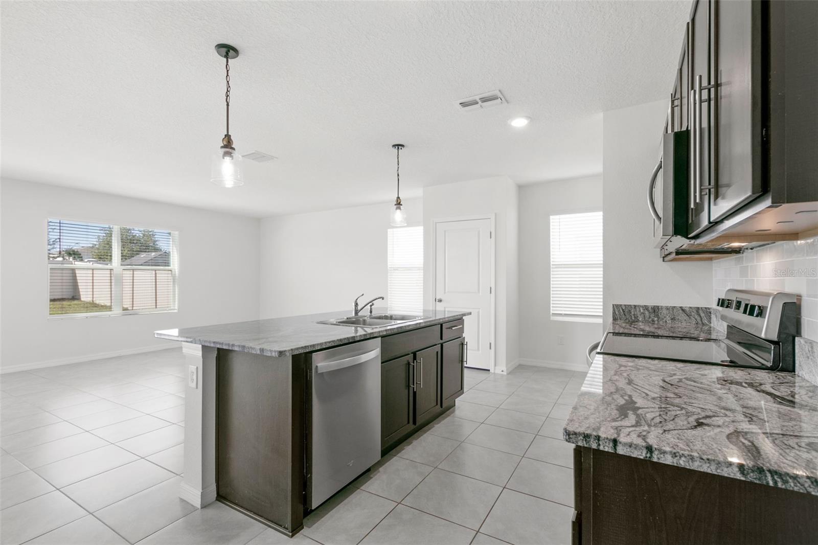 5495 WARRINGTON TOWN PATH, WESLEY CHAPEL, FL, 33545