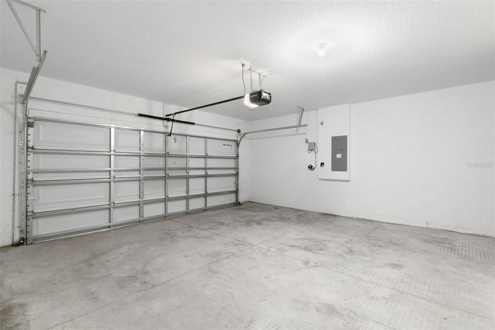 5495 WARRINGTON TOWN PATH, WESLEY CHAPEL, FL, 33545