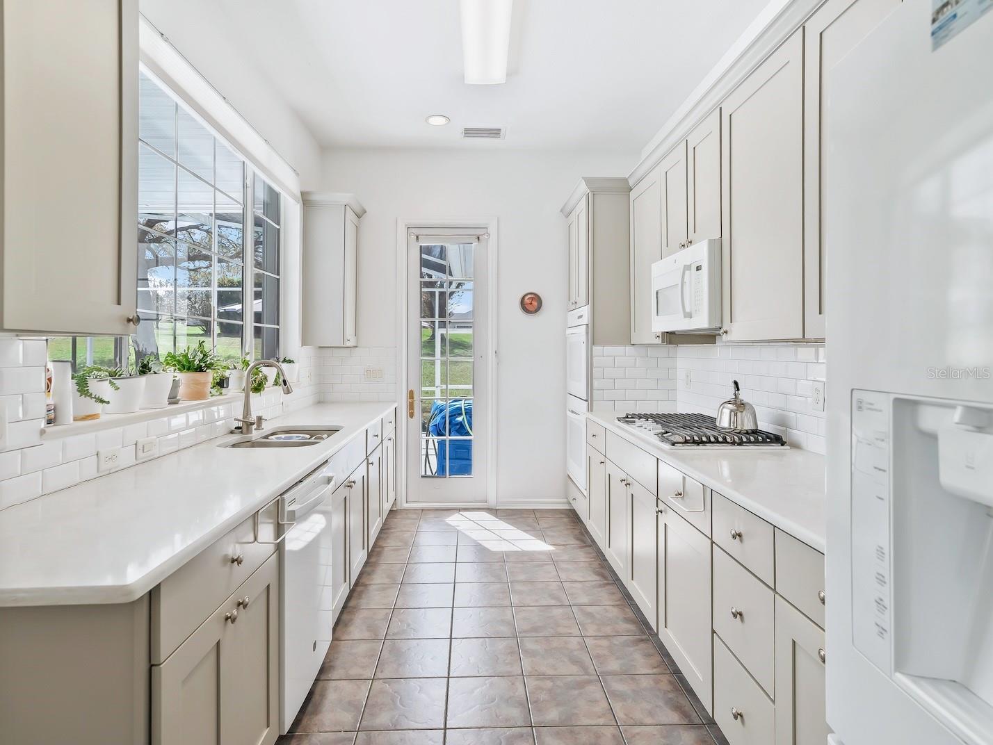 39407 TREELINE DR, LADY LAKE, FL, 32159