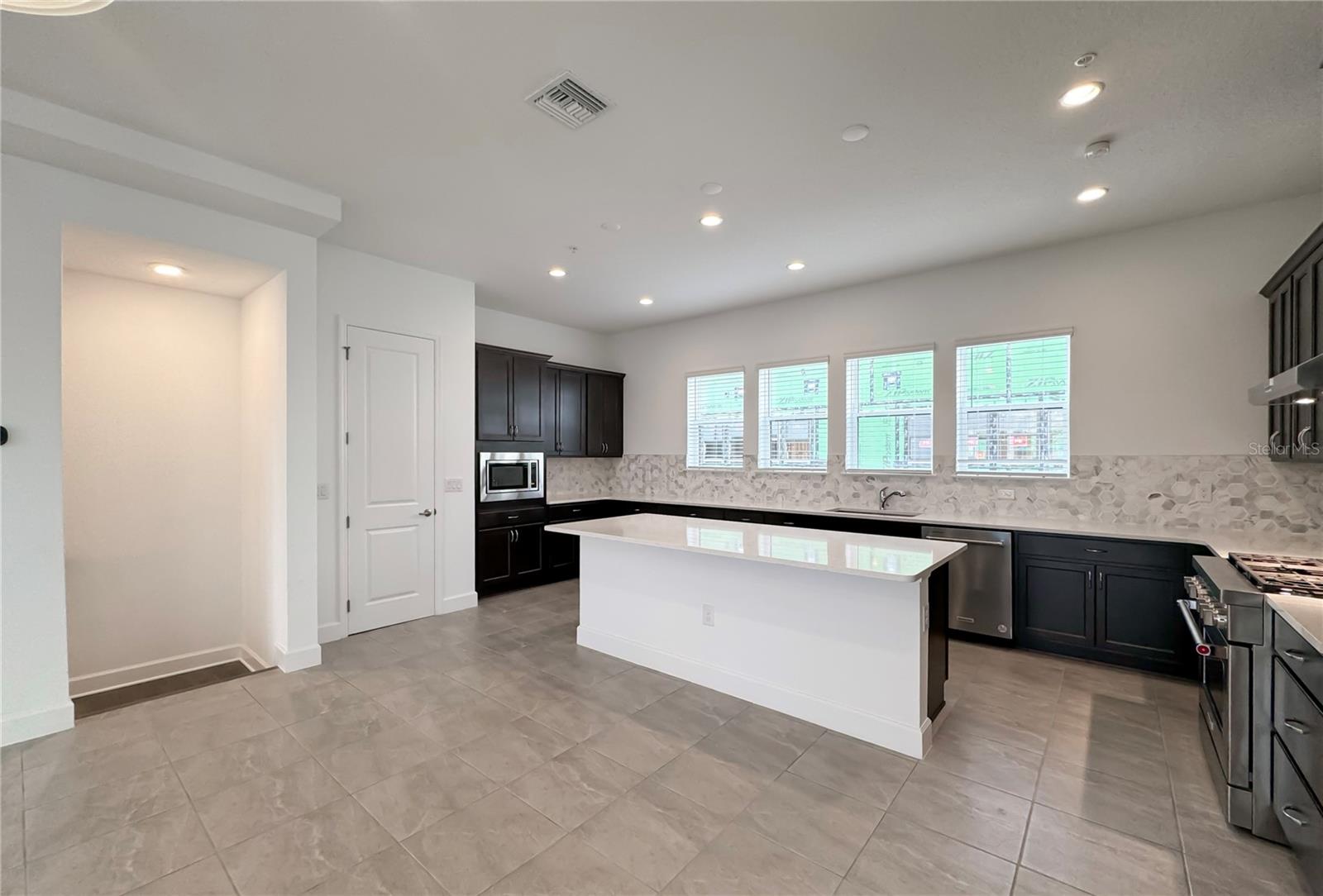 2046 PACKING DISTRICT WAY, ORLANDO, FL, 32804