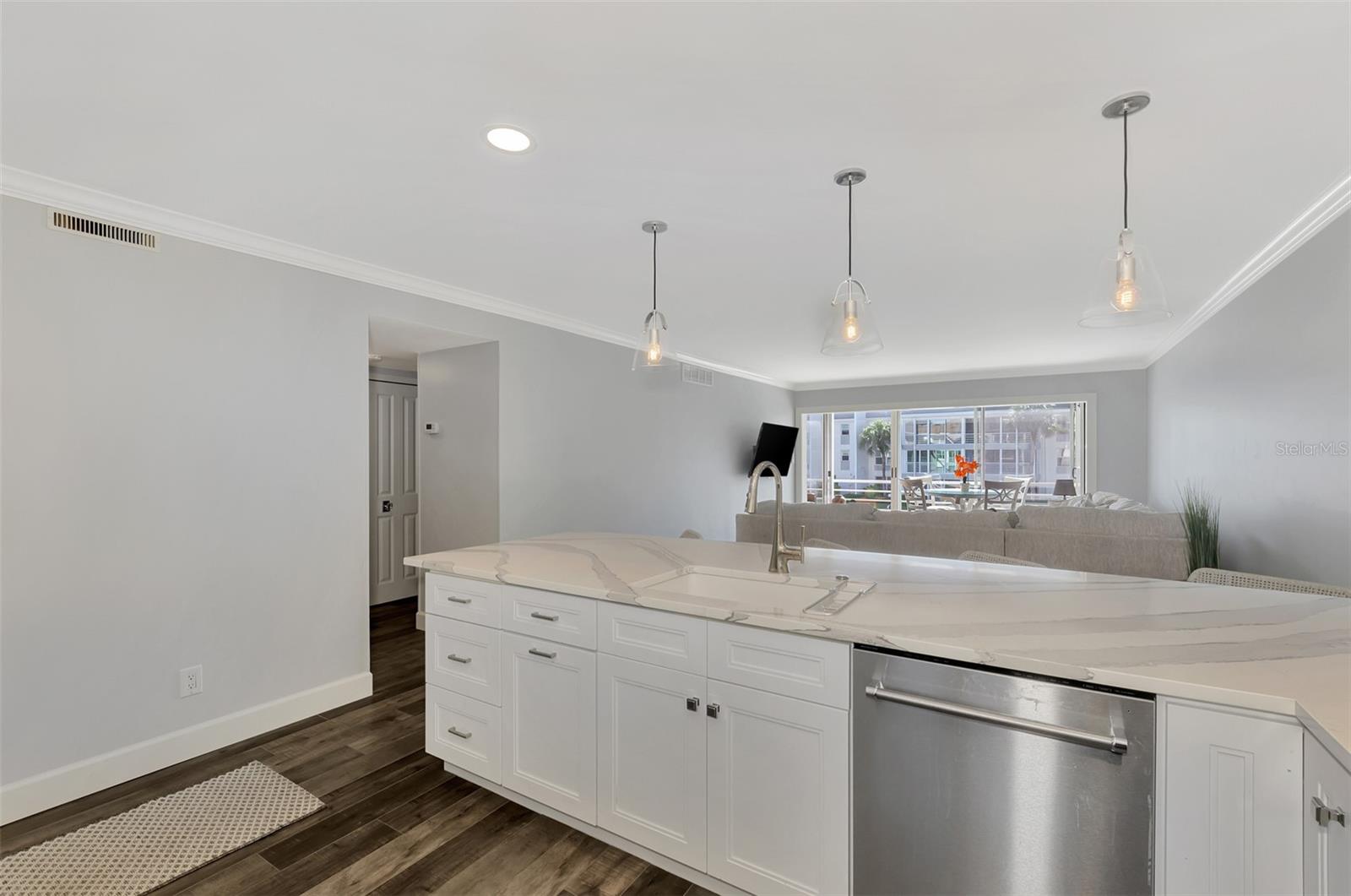 4410 EXETER DR #204, LONGBOAT KEY, FL, 34228