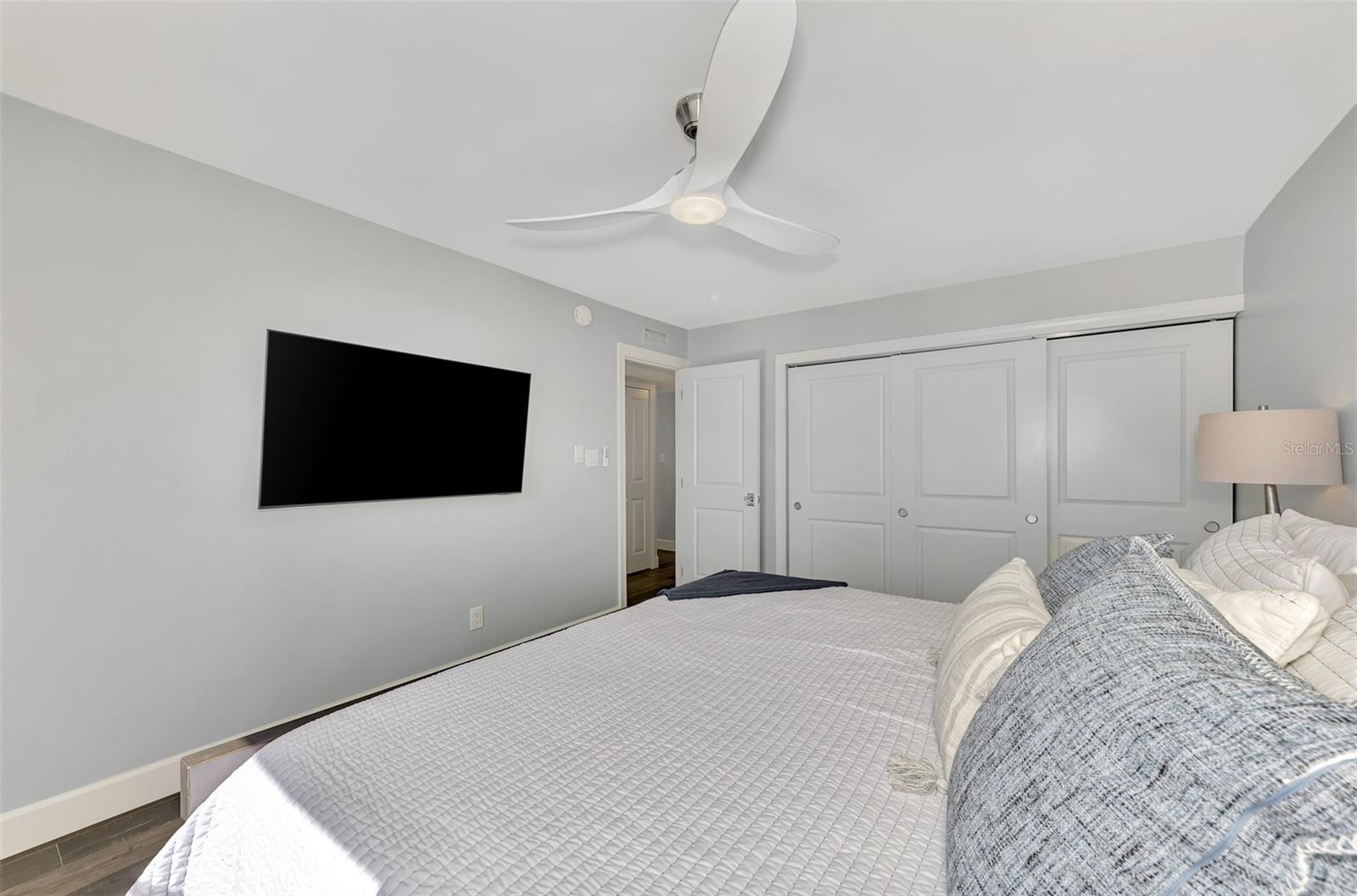 4410 EXETER DR #204, LONGBOAT KEY, FL, 34228