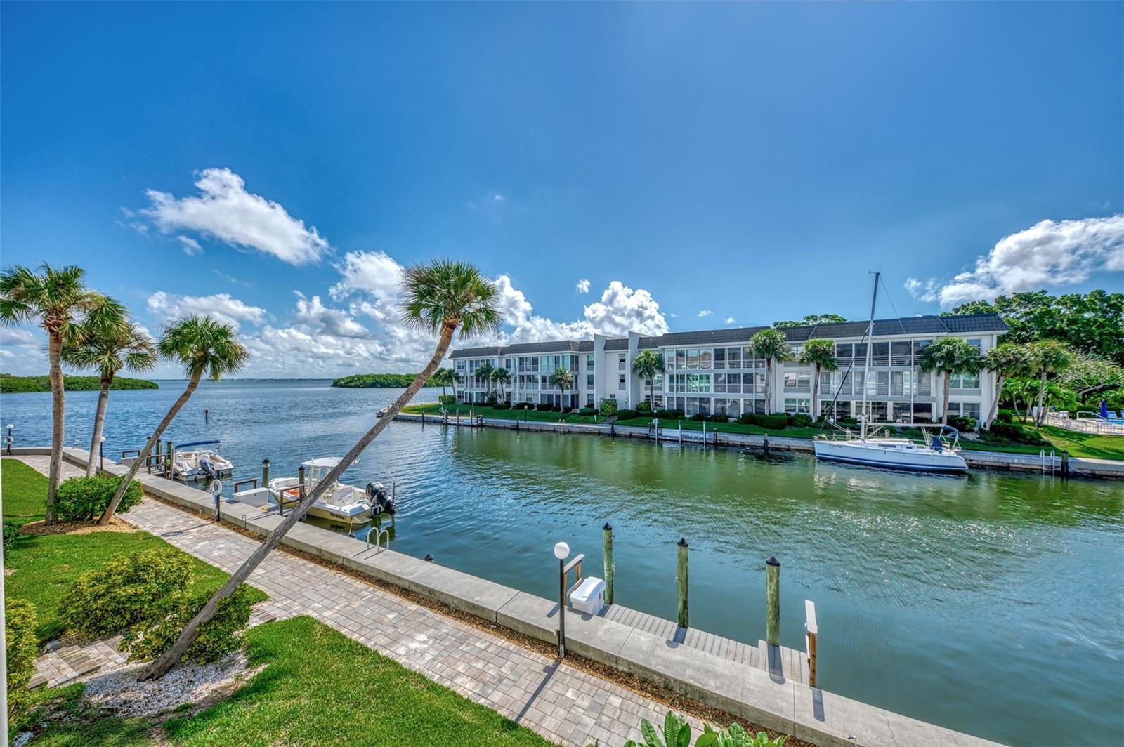 4410 EXETER DR #204, LONGBOAT KEY, FL, 34228