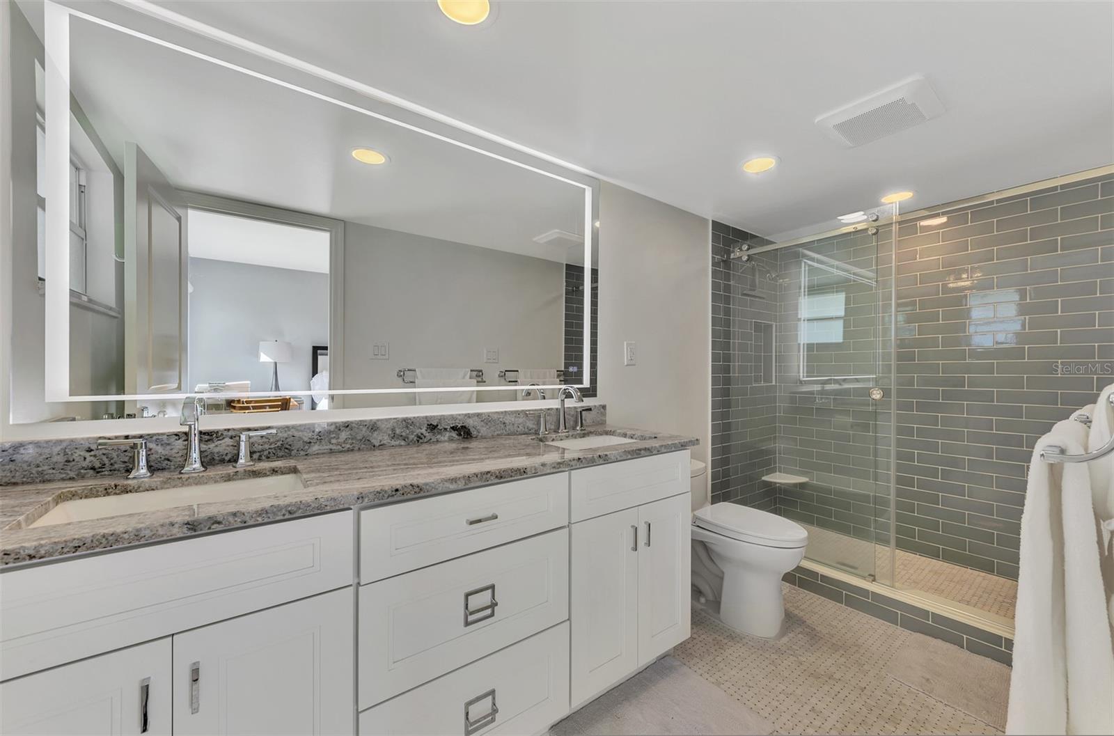 4410 EXETER DR #204, LONGBOAT KEY, FL, 34228