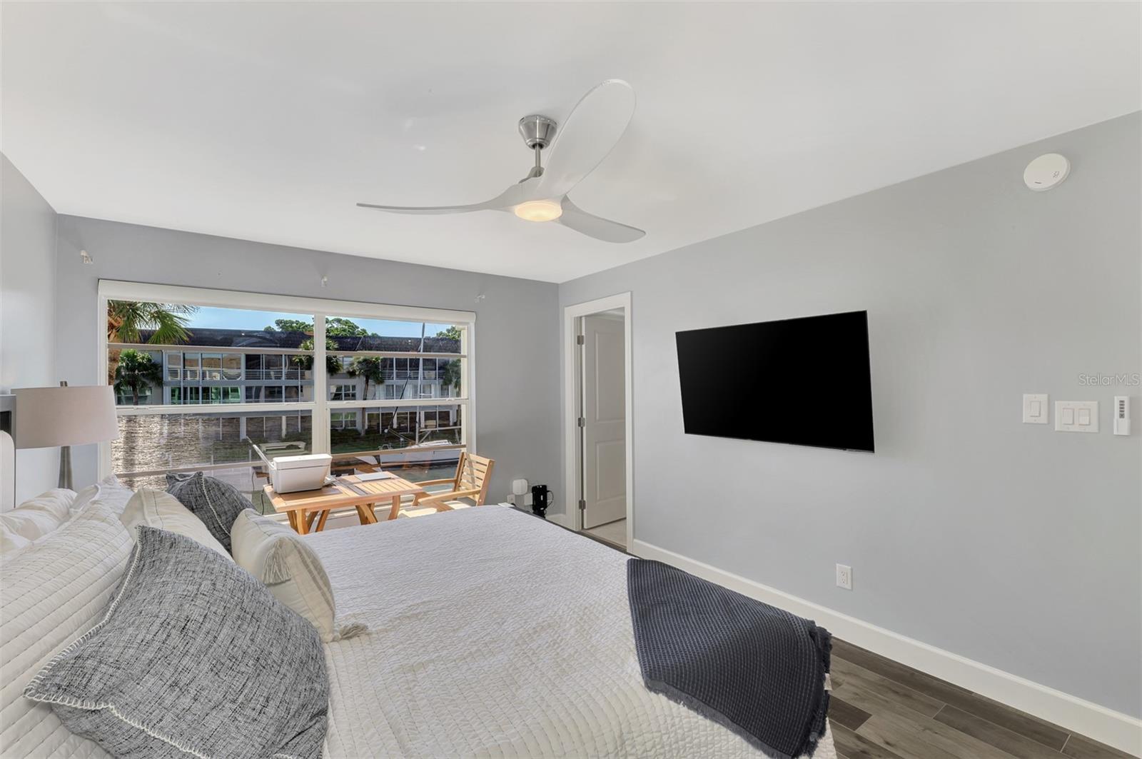 4410 EXETER DR #204, LONGBOAT KEY, FL, 34228