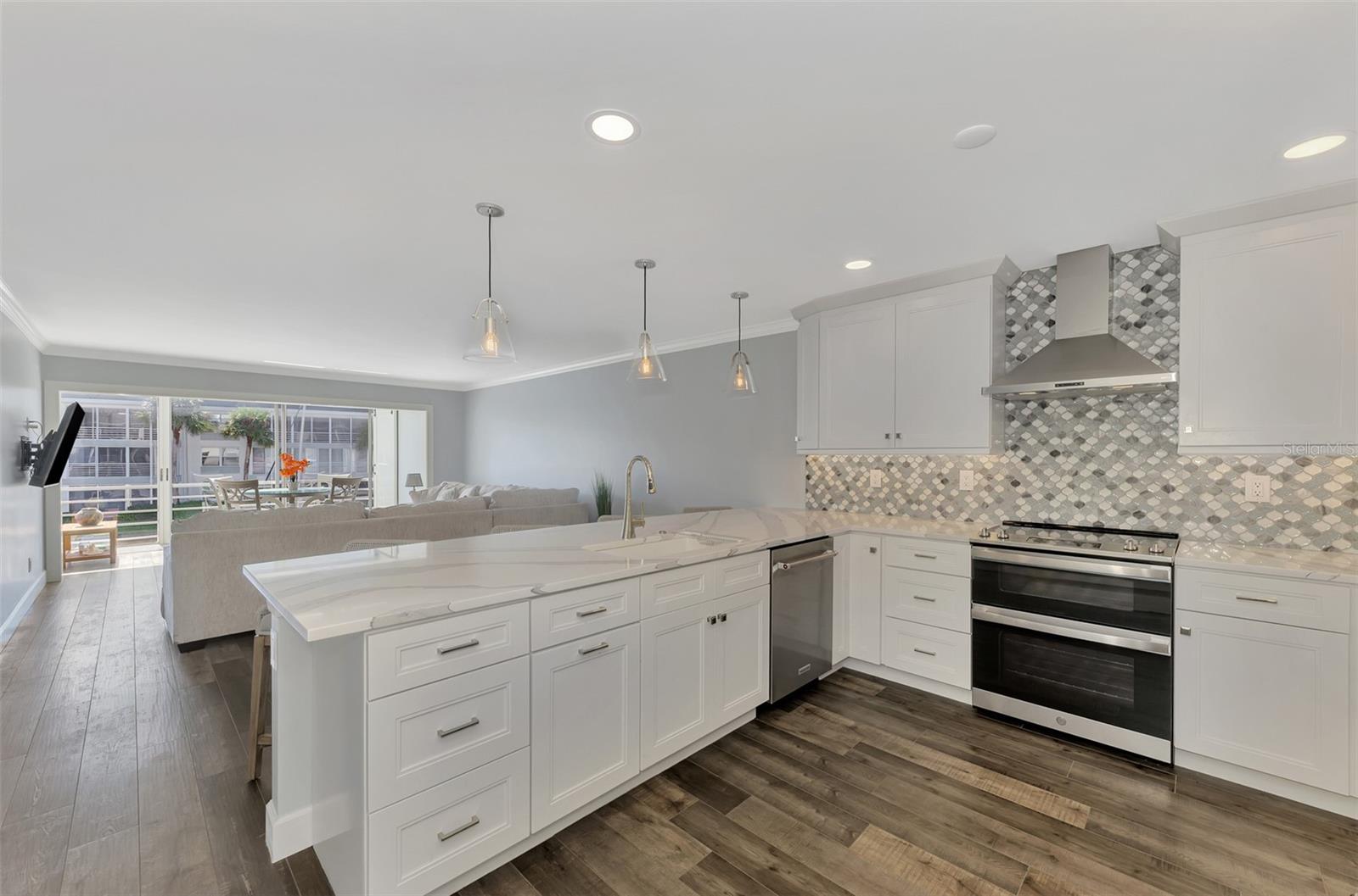 4410 EXETER DR #204, LONGBOAT KEY, FL, 34228