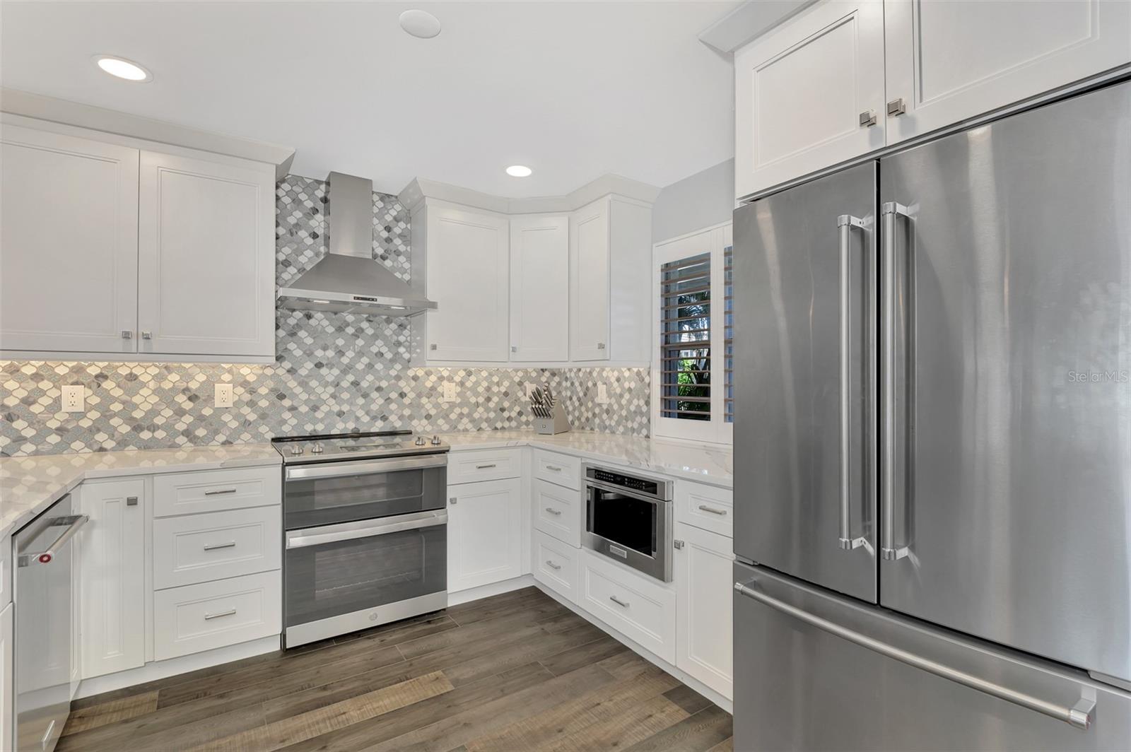 4410 EXETER DR #204, LONGBOAT KEY, FL, 34228