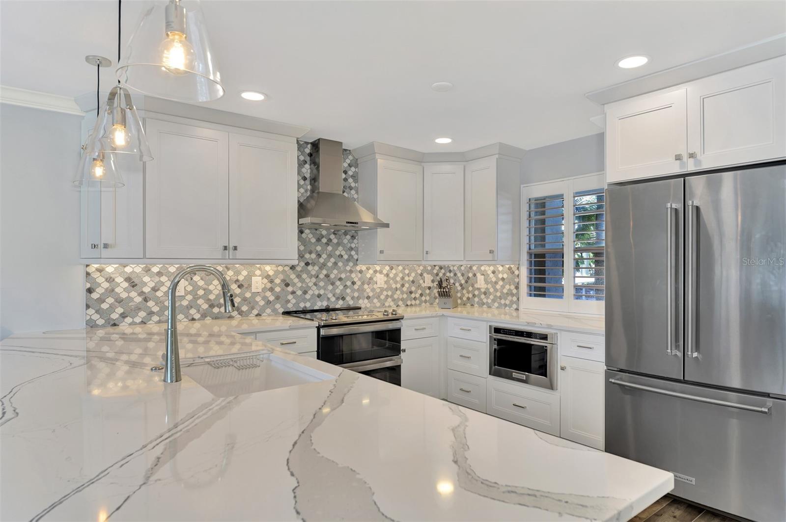 4410 EXETER DR #204, LONGBOAT KEY, FL, 34228