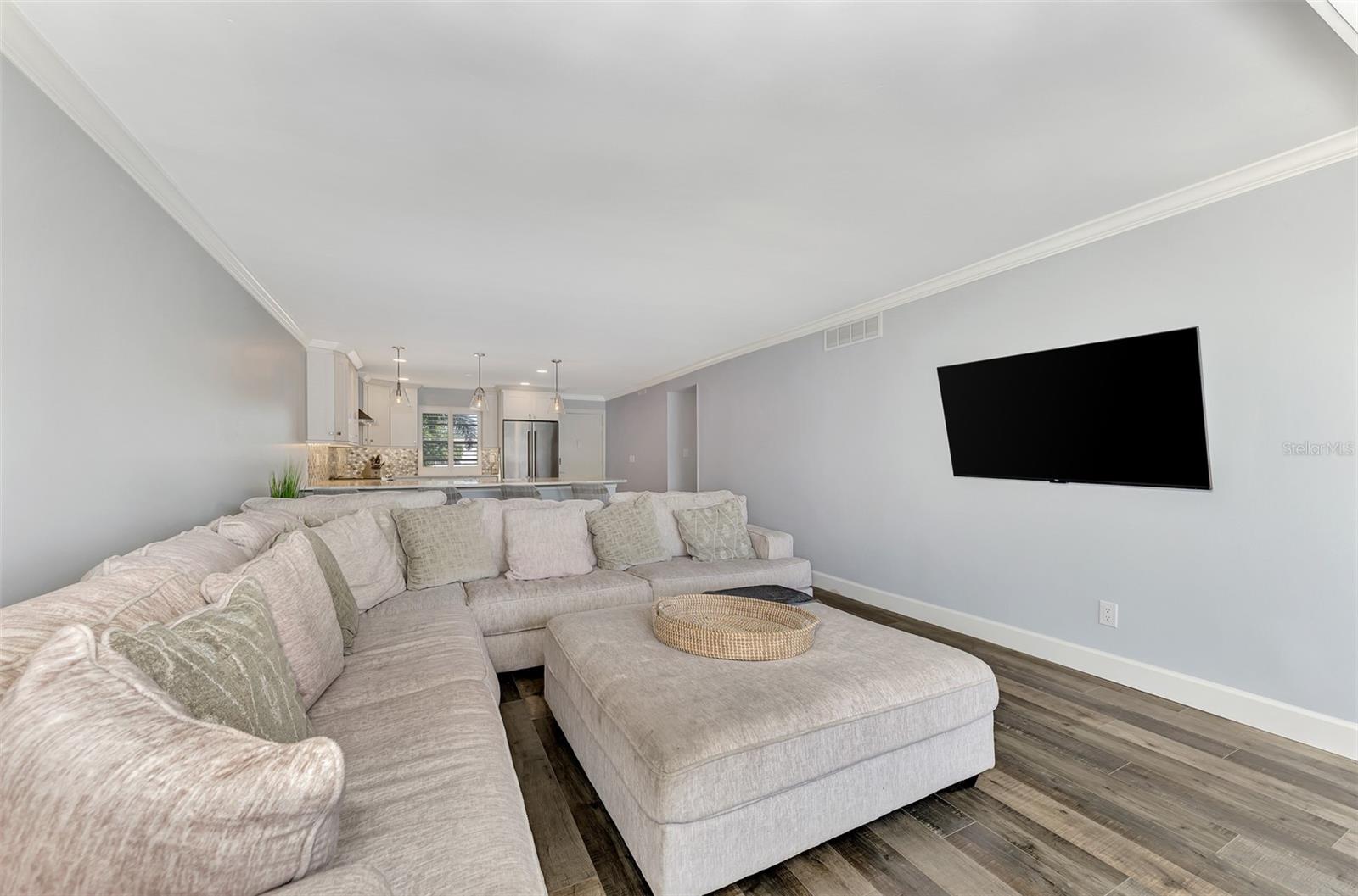 4410 EXETER DR #204, LONGBOAT KEY, FL, 34228