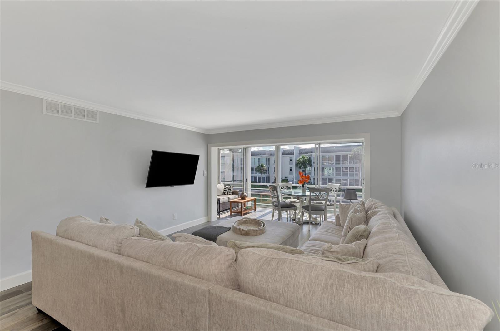 4410 EXETER DR #204, LONGBOAT KEY, FL, 34228