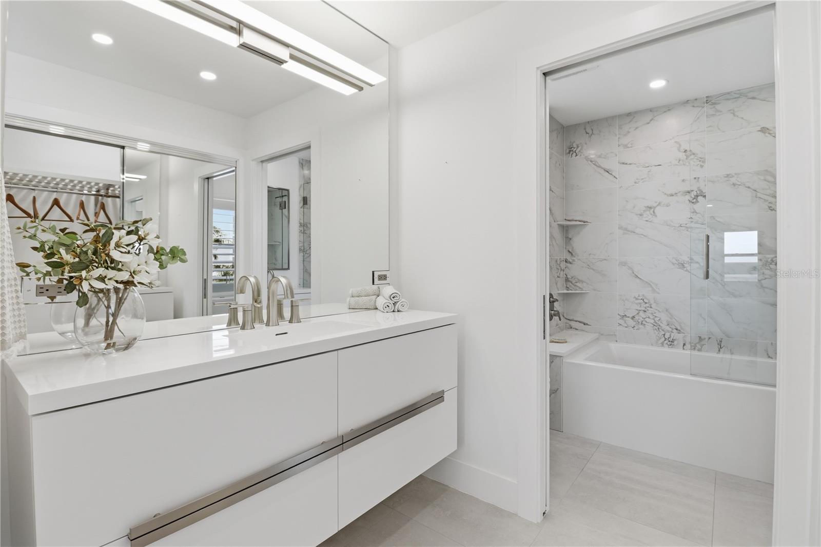 226 GOLDEN GATE PT #34, SARASOTA, FL, 34236