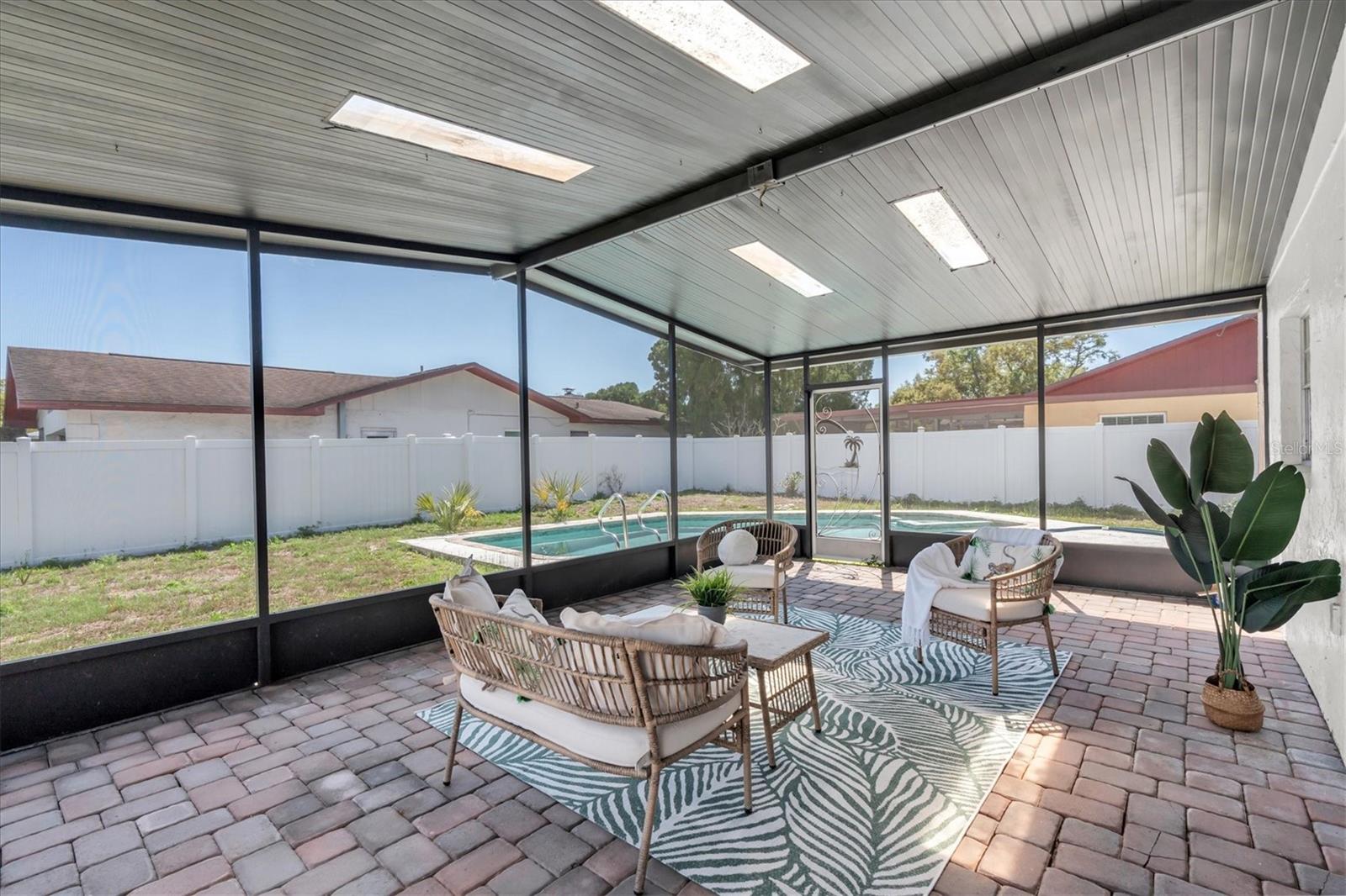 7602 WINGING WAY DR, TAMPA, FL, 33615