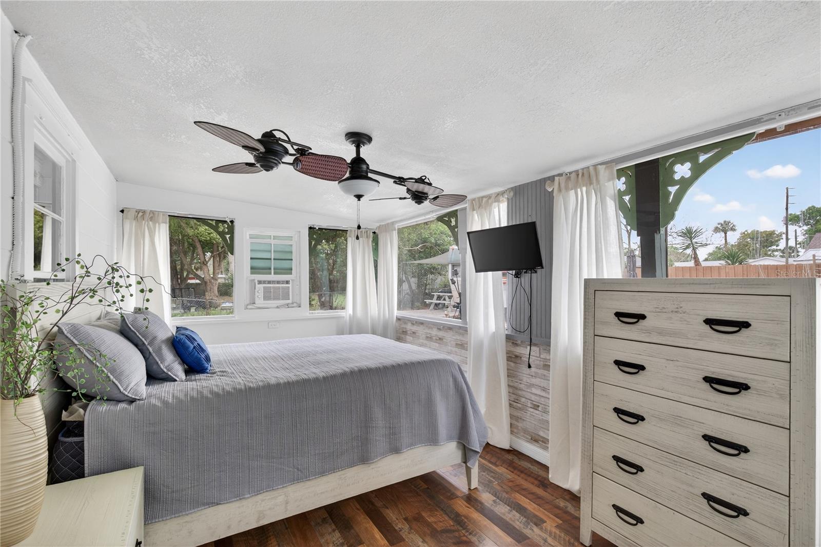 521 MICHIGAN ST, MOUNT DORA, FL, 32757