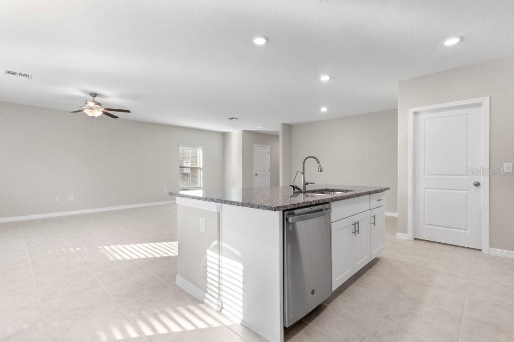 5245 WHITE CHICORY DR, APOLLO BEACH, FL, 33572