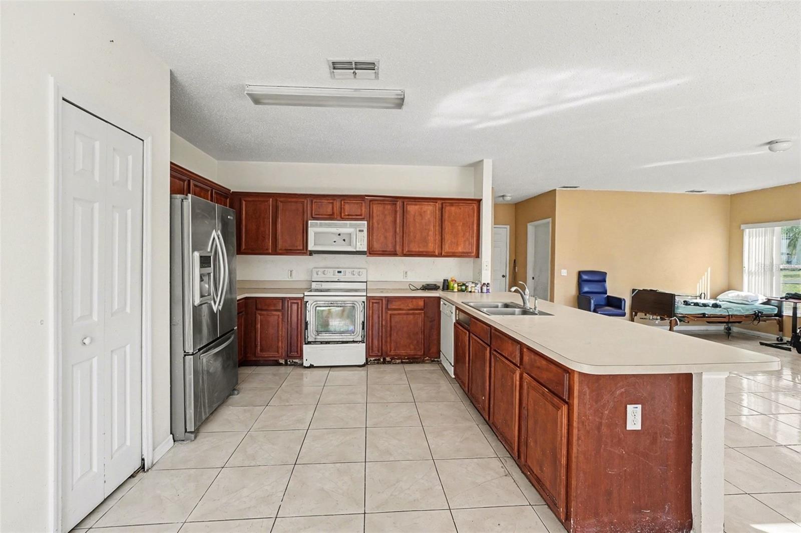 208 CIMARRON DR, KISSIMMEE, FL, 34759