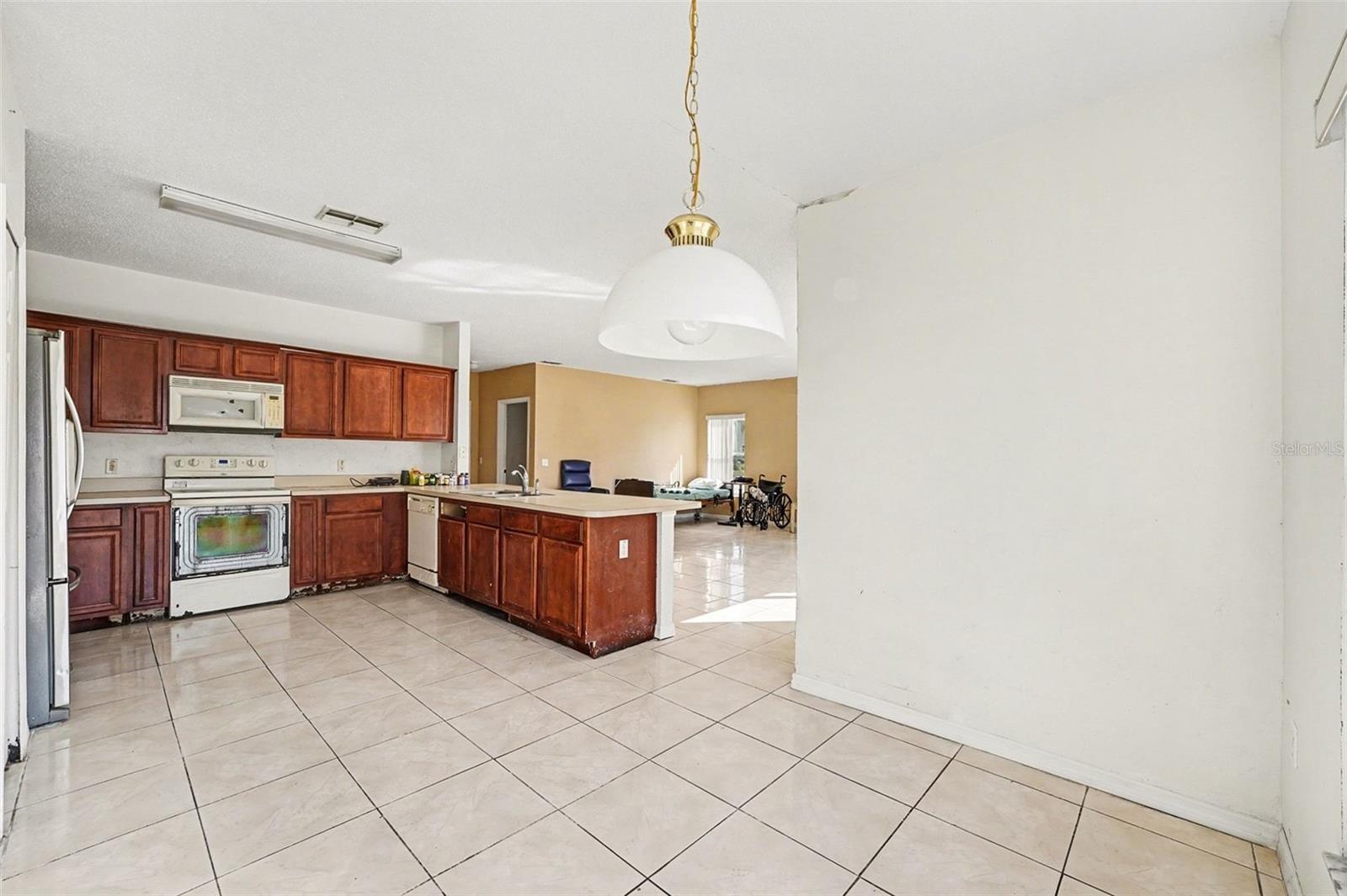 208 CIMARRON DR, KISSIMMEE, FL, 34759