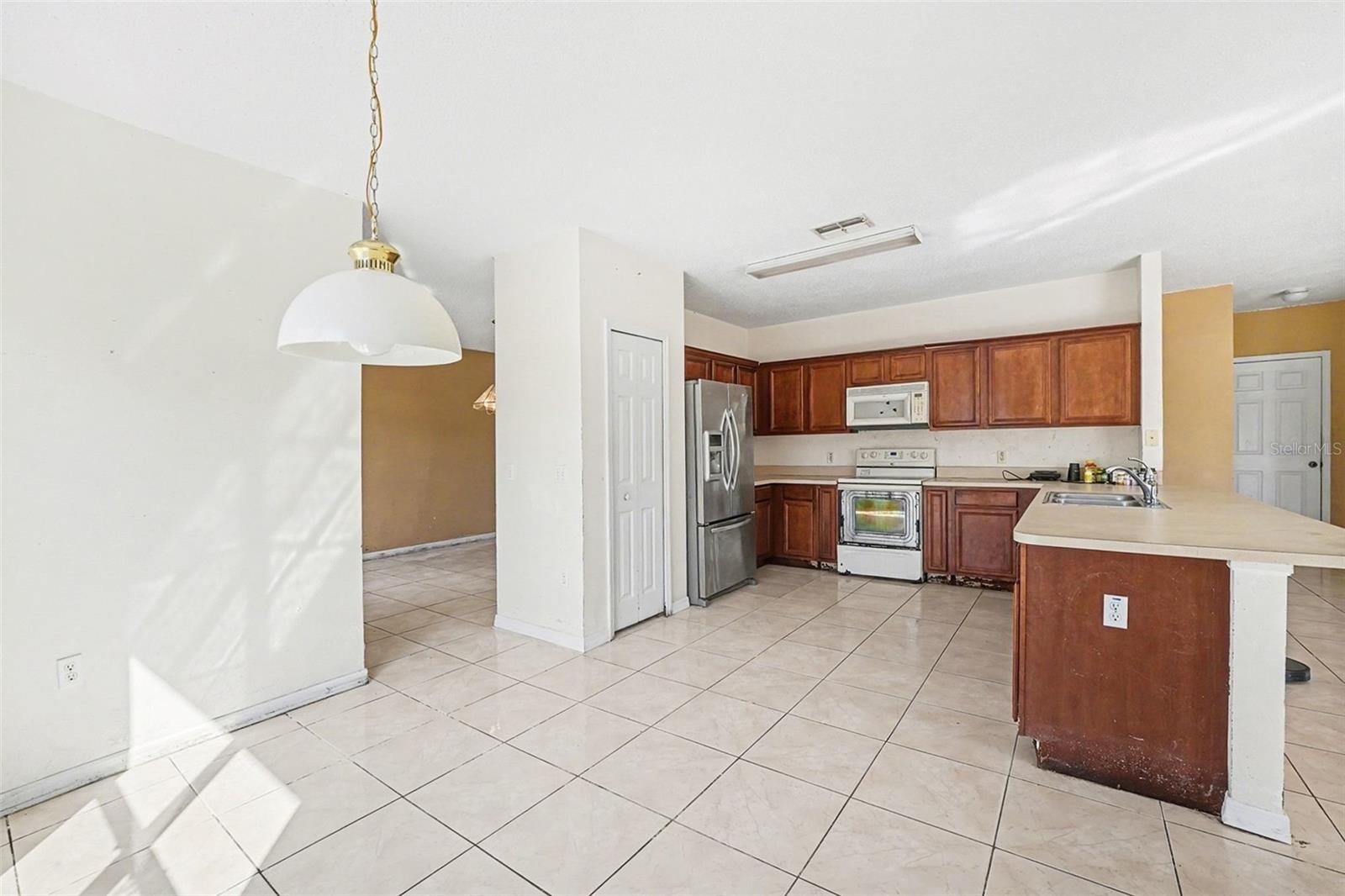 208 CIMARRON DR, KISSIMMEE, FL, 34759