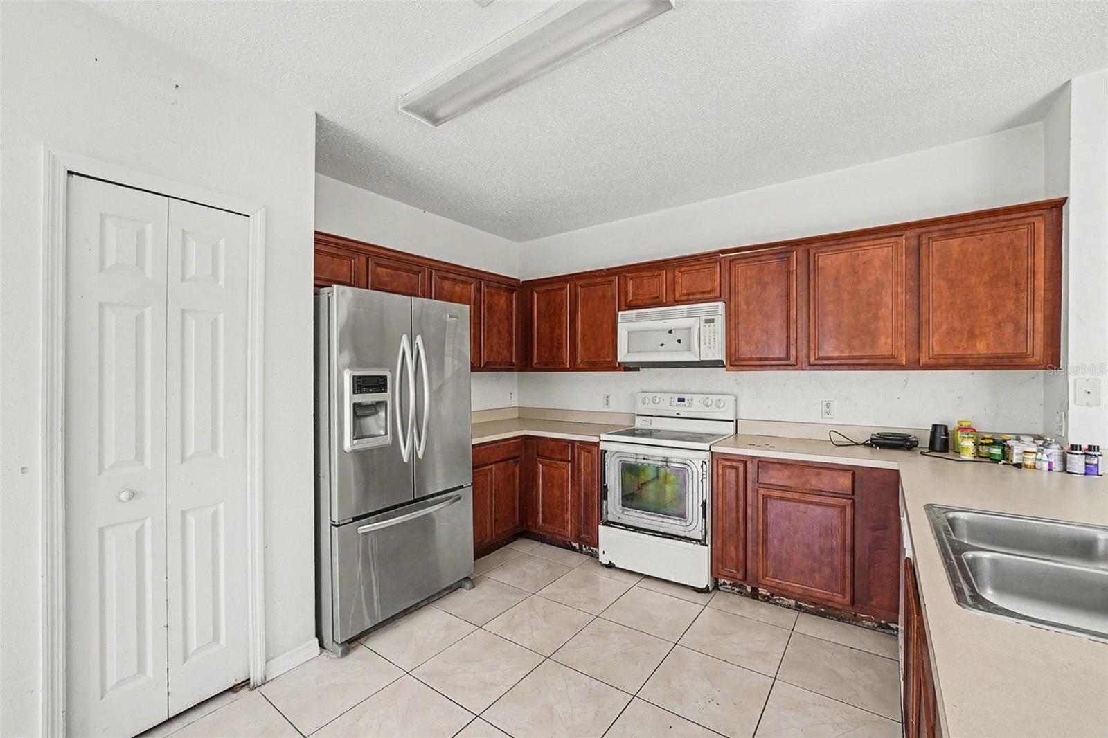 208 CIMARRON DR, KISSIMMEE, FL, 34759