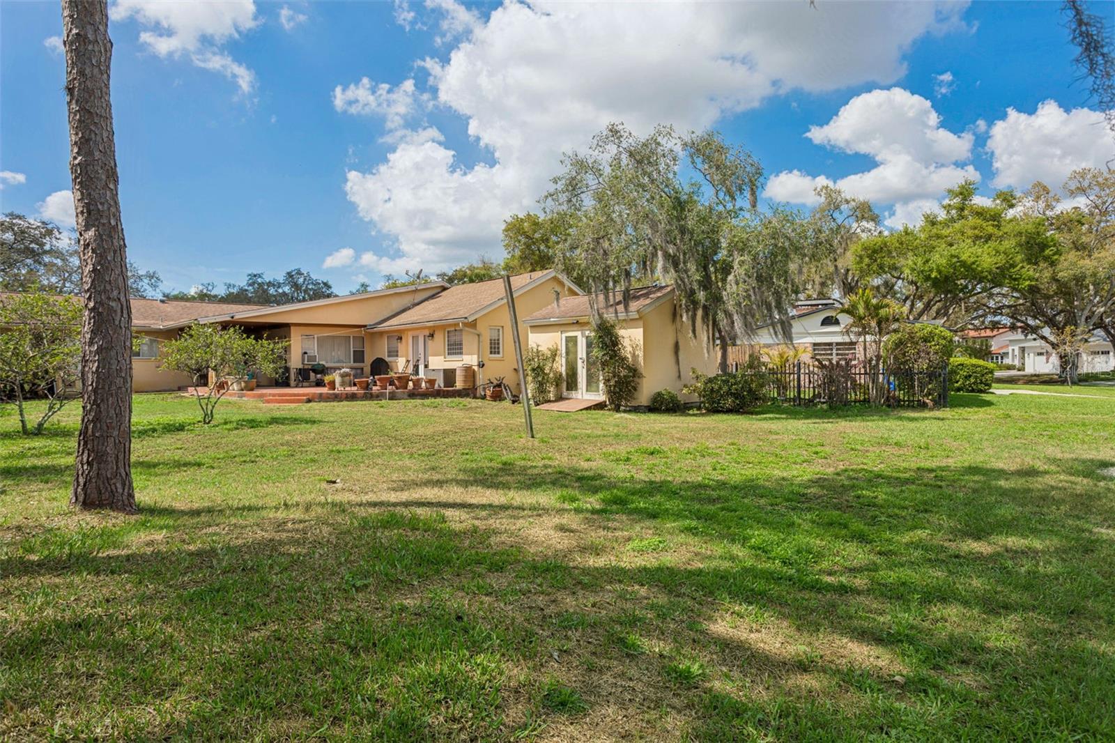 3025 SAMARA DR, TAMPA, FL, 33618