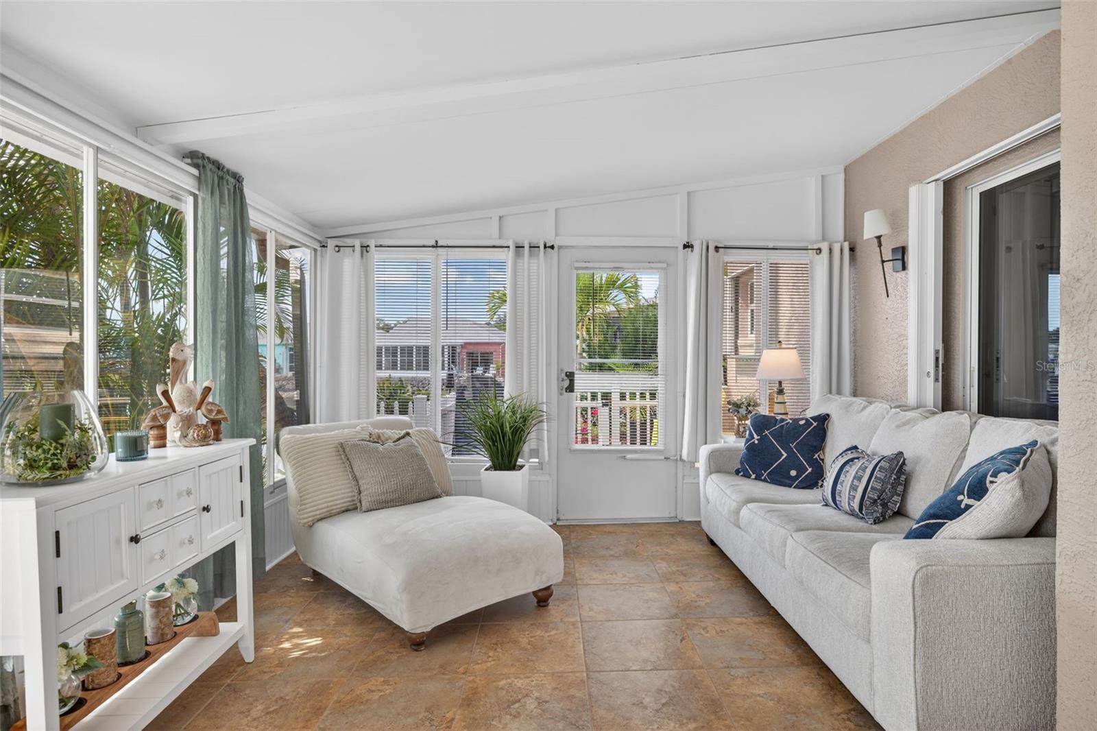 10720 PARROT COVE CIR, ESTERO, FL, 33928