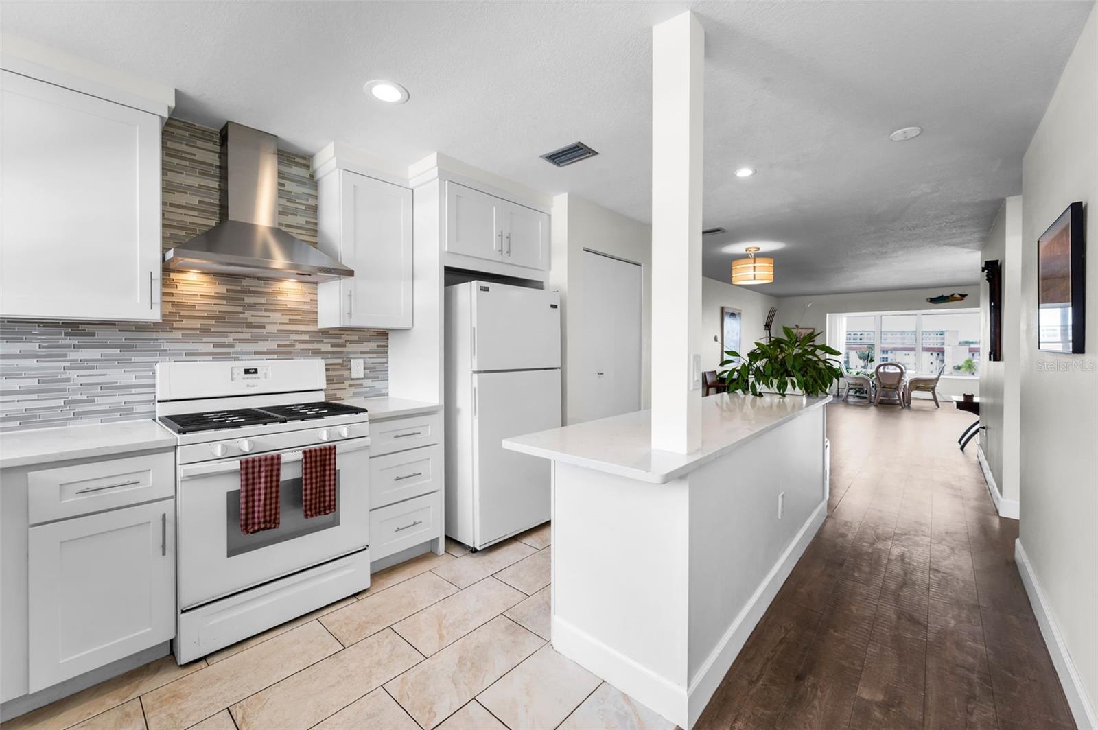 5925 SHORE BLVD S #409, GULFPORT, FL, 33707