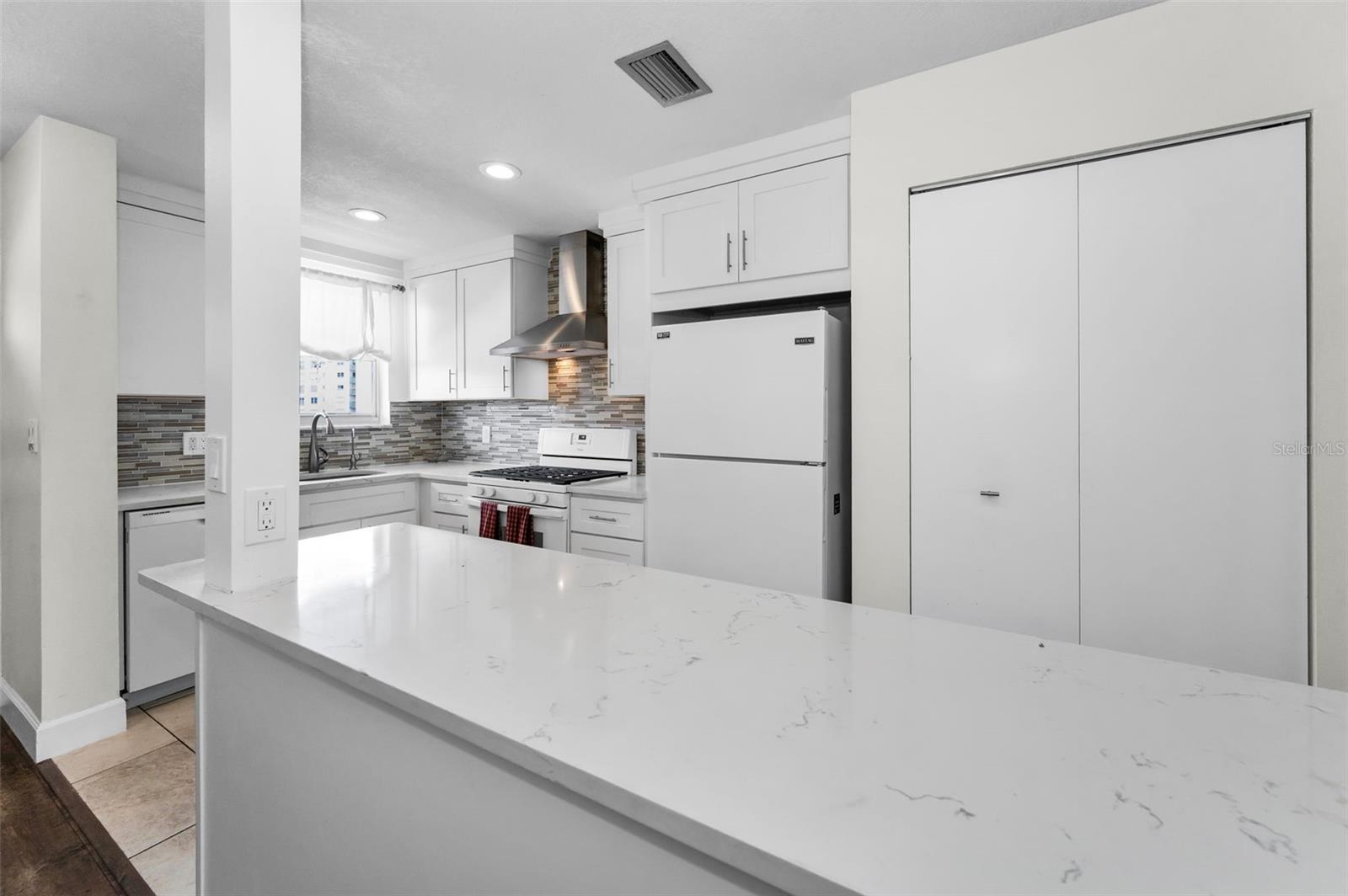 5925 SHORE BLVD S #409, GULFPORT, FL, 33707