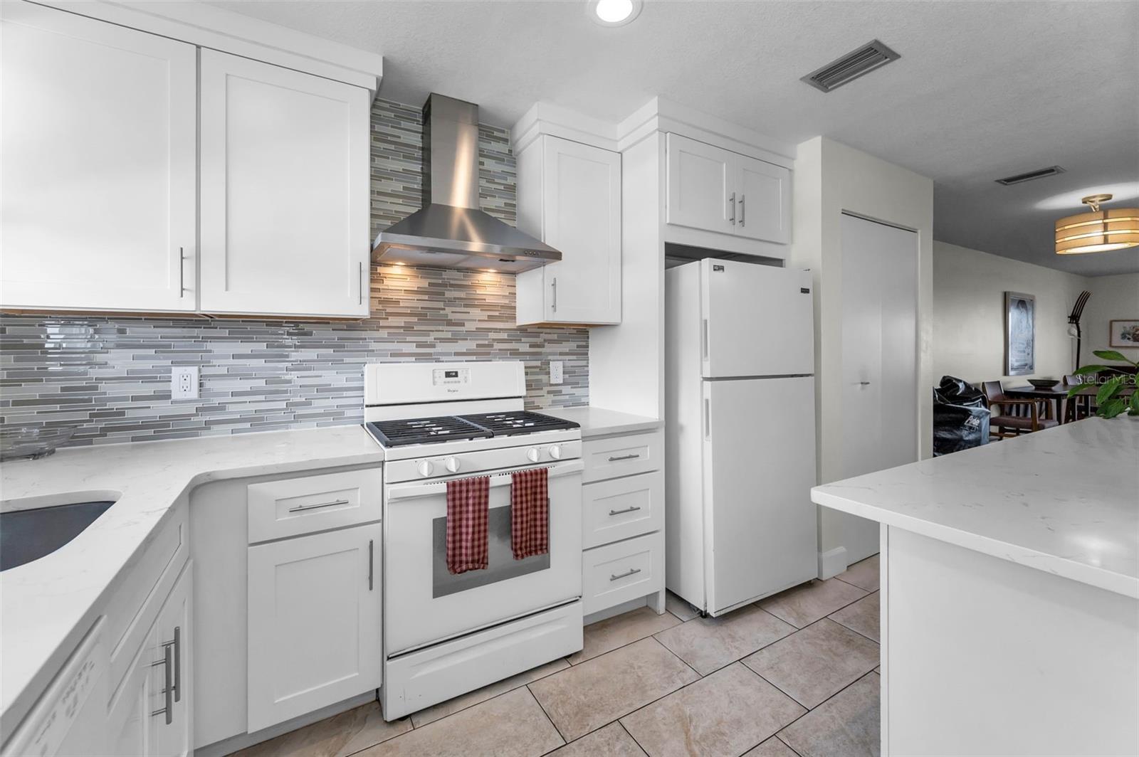 5925 SHORE BLVD S #409, GULFPORT, FL, 33707