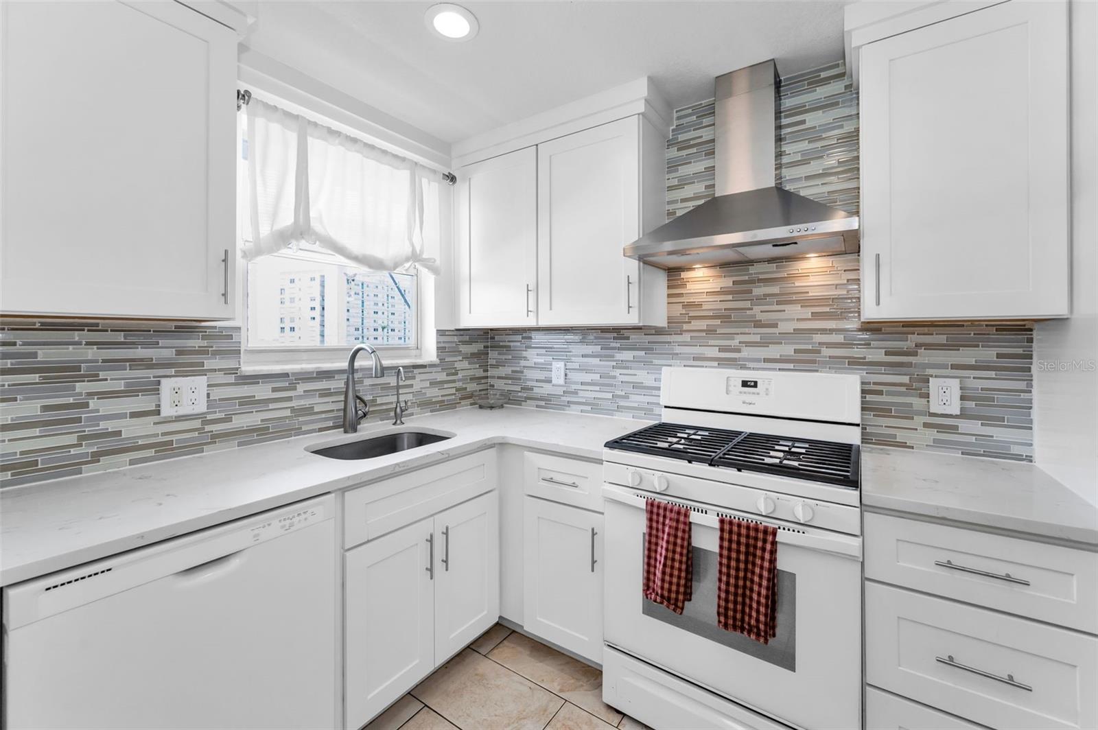 5925 SHORE BLVD S #409, GULFPORT, FL, 33707