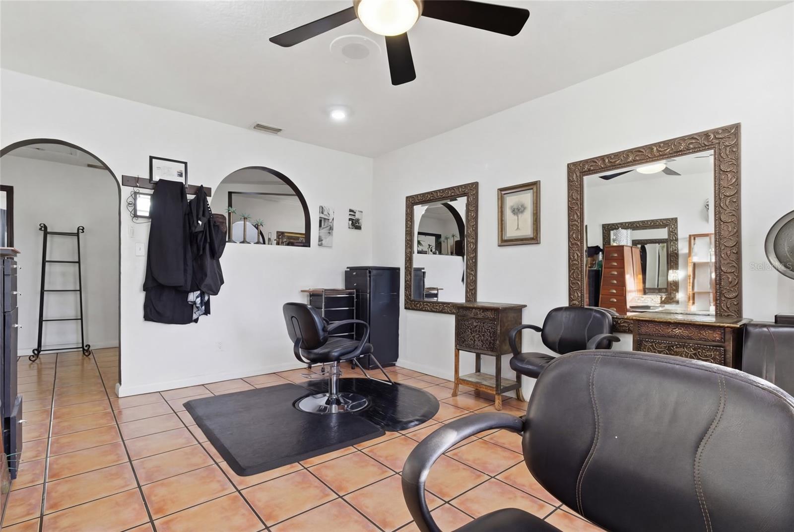 9729 N ARMENIA AVE, TAMPA, FL, 33612