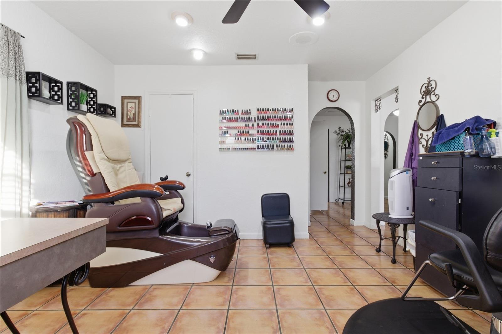 9729 N ARMENIA AVE, TAMPA, FL, 33612