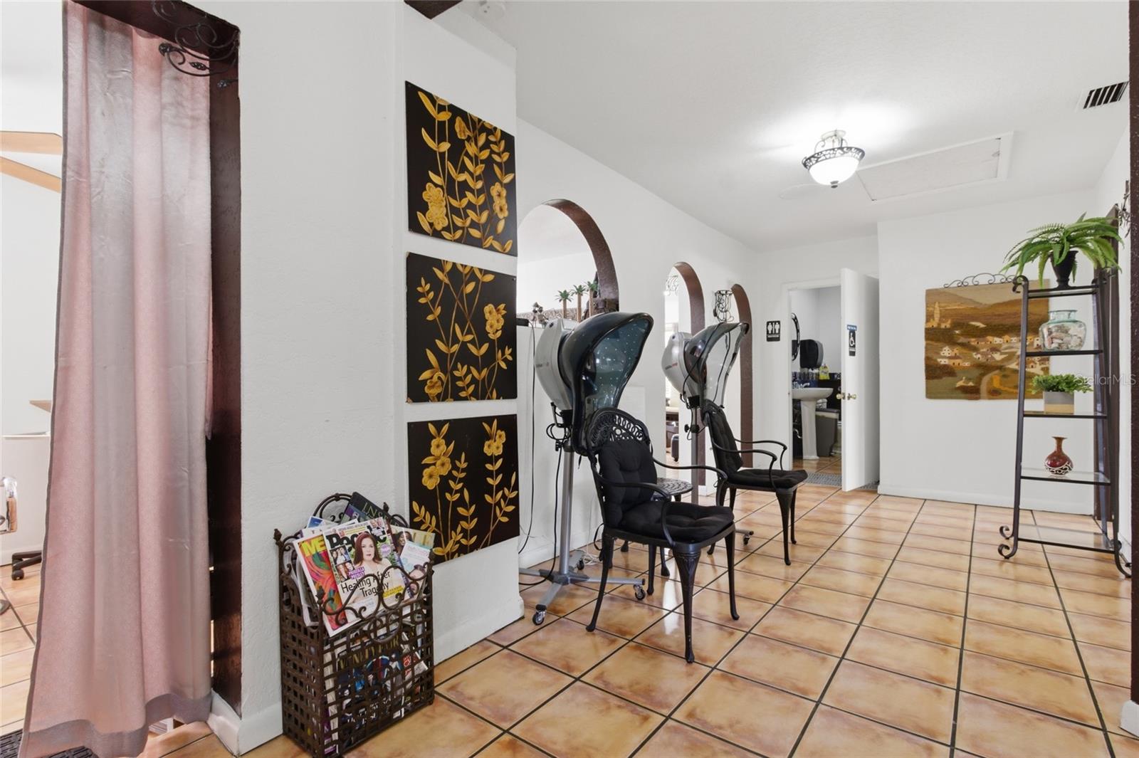 9729 N ARMENIA AVE, TAMPA, FL, 33612