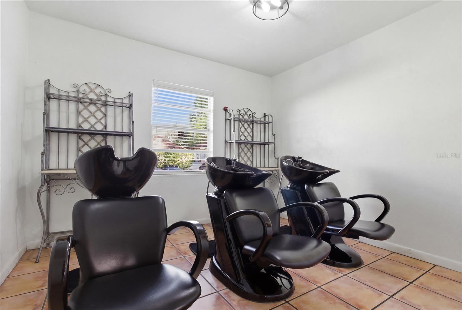 9729 N ARMENIA AVE, TAMPA, FL, 33612