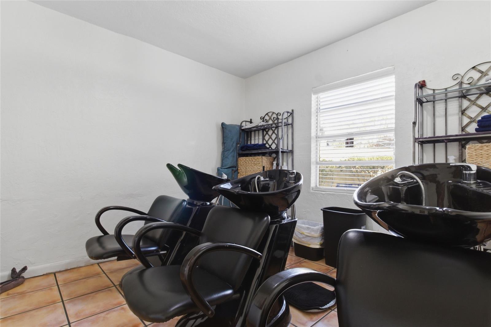 9729 N ARMENIA AVE, TAMPA, FL, 33612