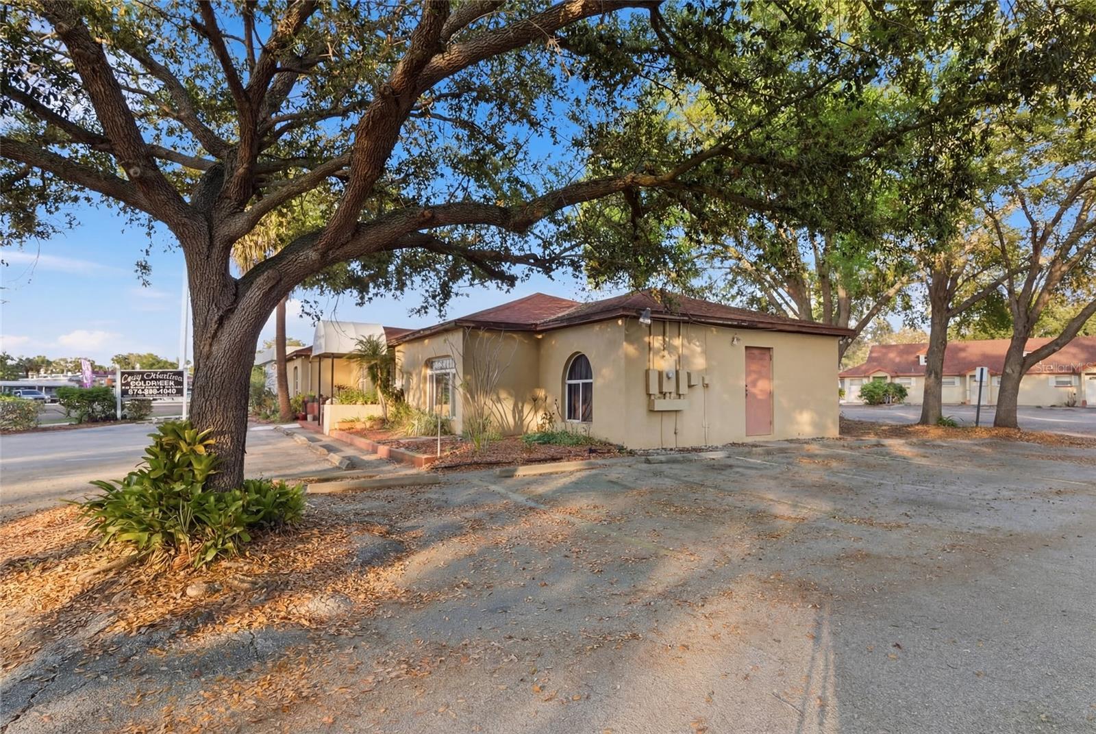 9729 N ARMENIA AVE, TAMPA, FL, 33612