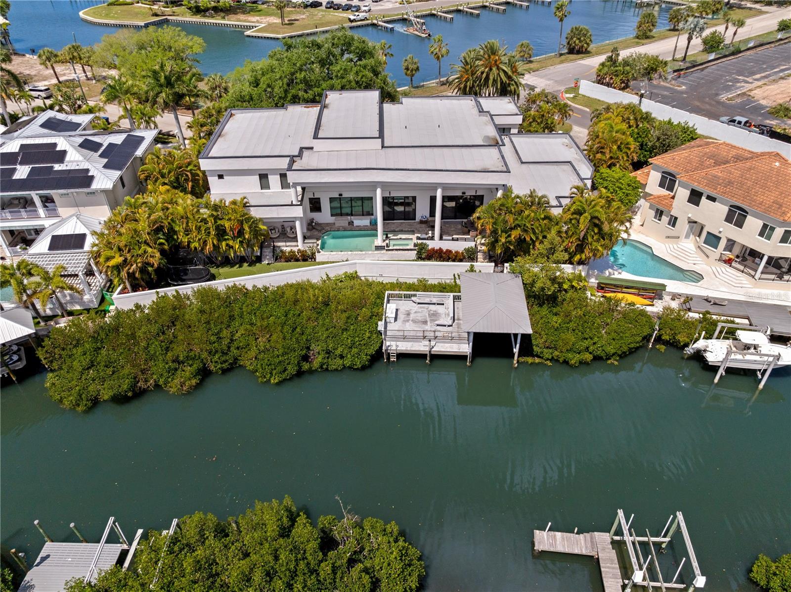 2 SANDPIPER RD, TAMPA, FL, 33609