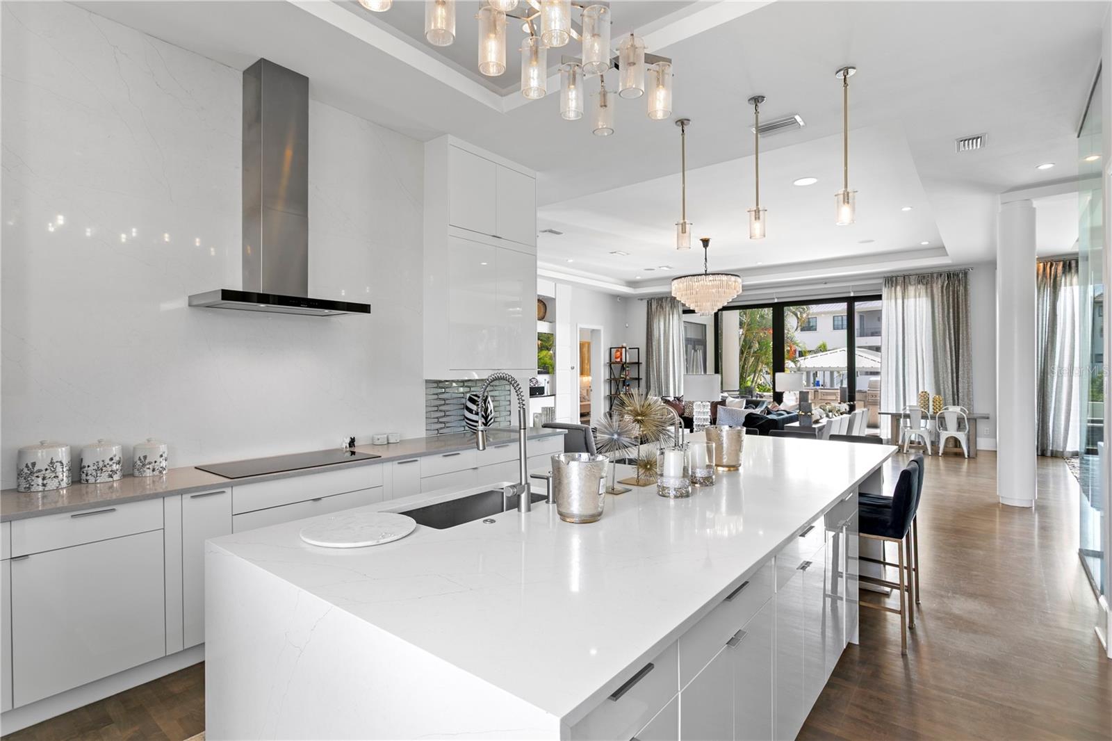 2 SANDPIPER RD, TAMPA, FL, 33609